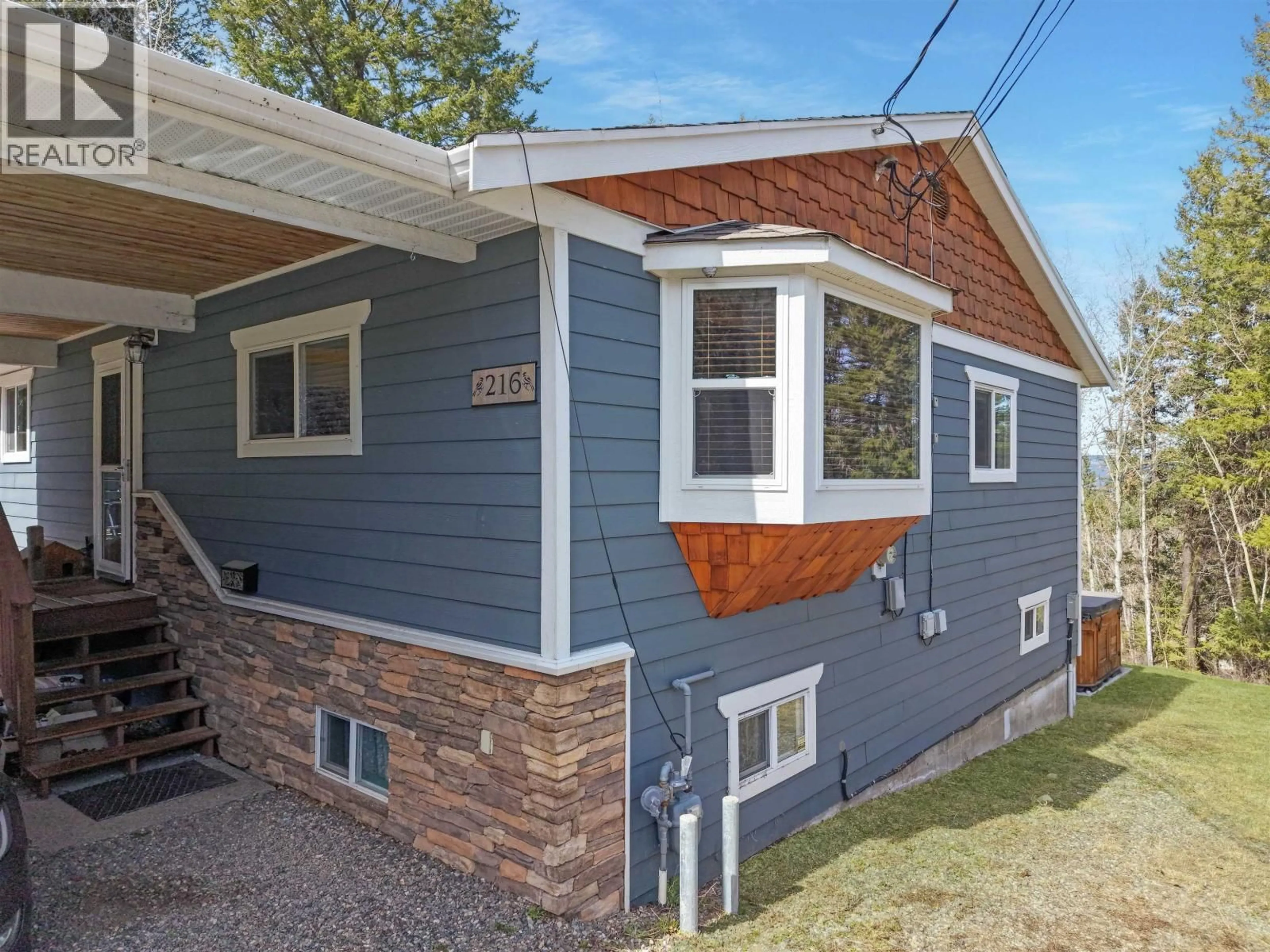 Home with vinyl exterior material, street for 216 MOUNTVIEW DRIVE, Williams Lake British Columbia V2G3M9