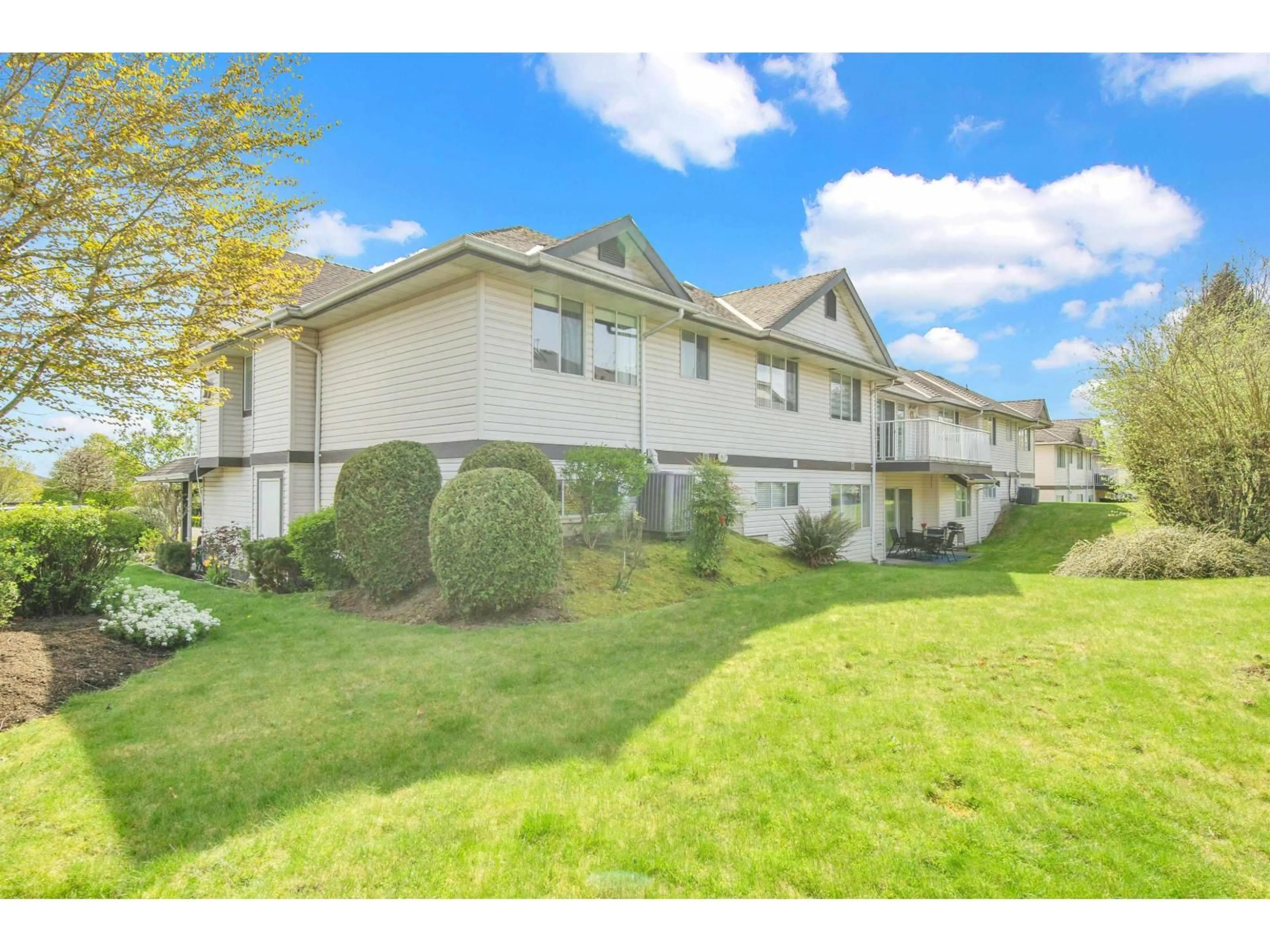 A pic from outside/outdoor area/front of a property/back of a property/a pic from drone, unknown for 122 - 3080 TOWNLINE ROAD, Abbotsford British Columbia V2T5M2