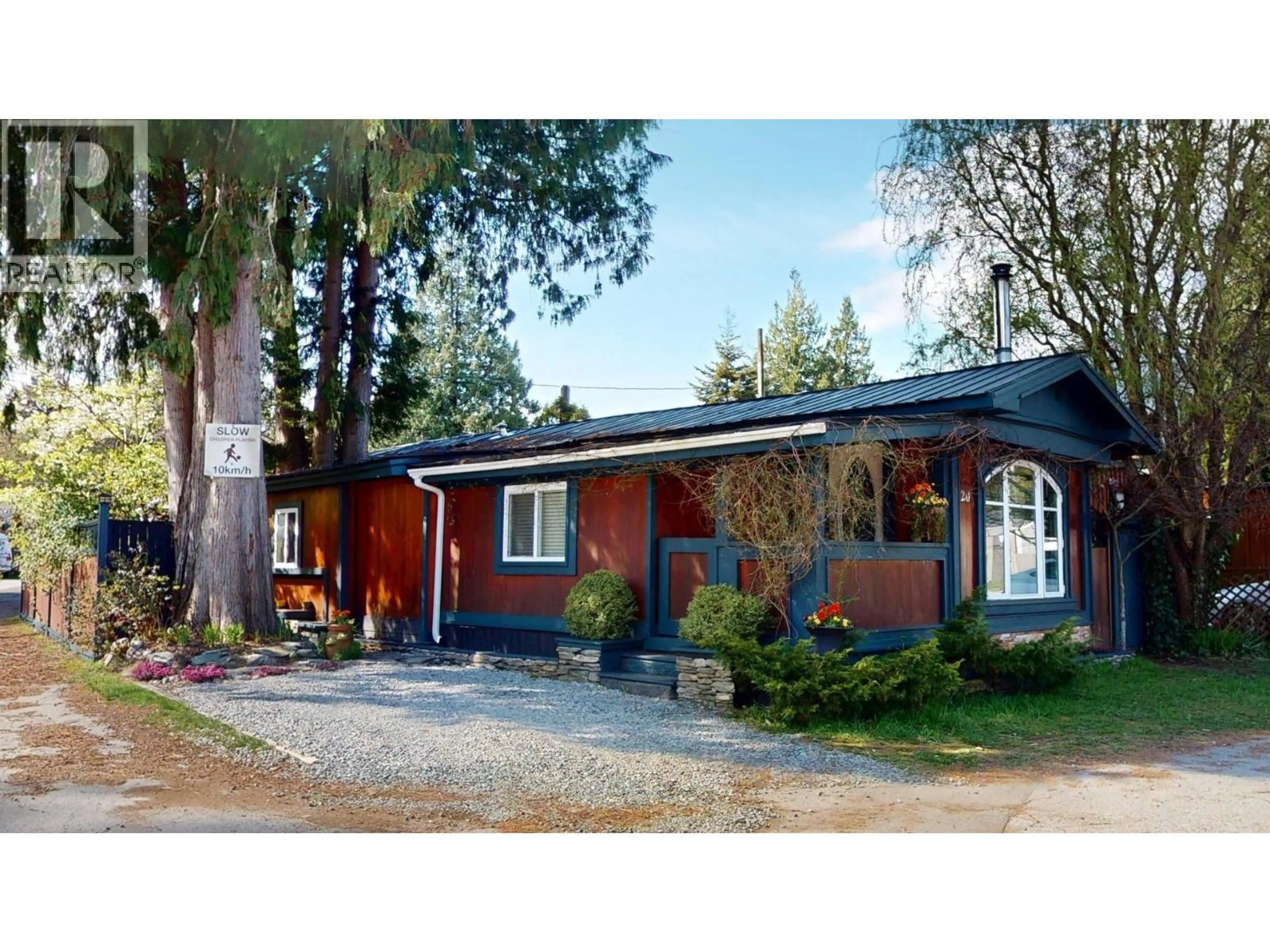 Home with vinyl exterior material, street for 20 - 40022 GOVERNMENT ROAD, Squamish British Columbia V0N1T0