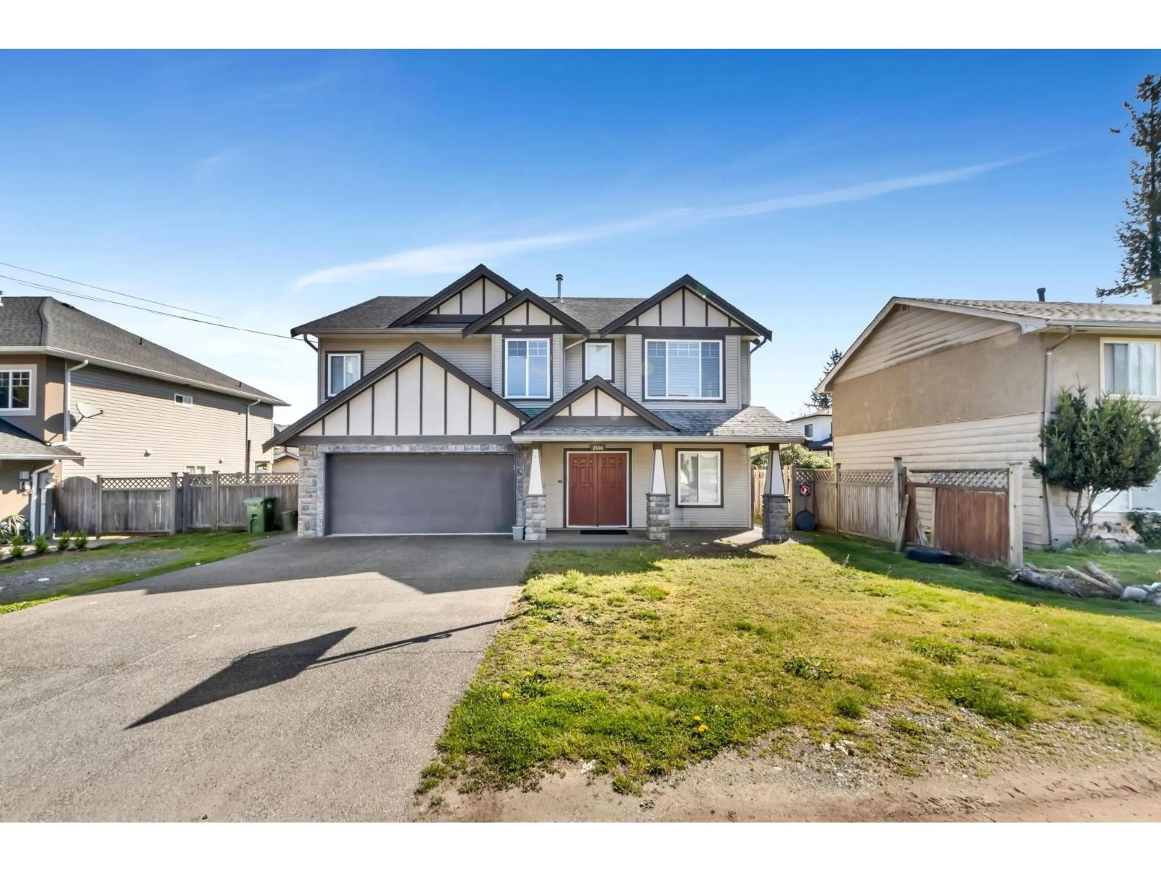 Home with vinyl exterior material, street for 2690 VICTORIA STREET, Abbotsford British Columbia V2T2T5