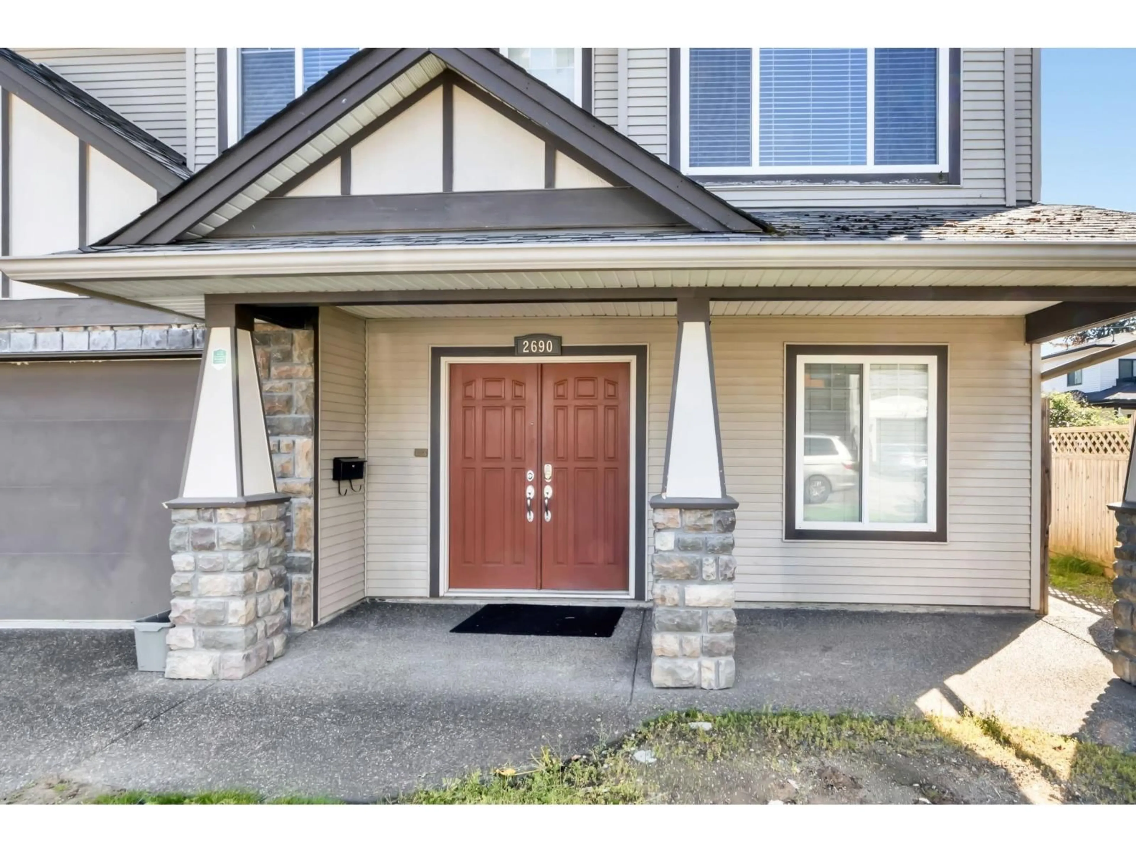 Indoor entryway for 2690 VICTORIA STREET, Abbotsford British Columbia V2T2T5