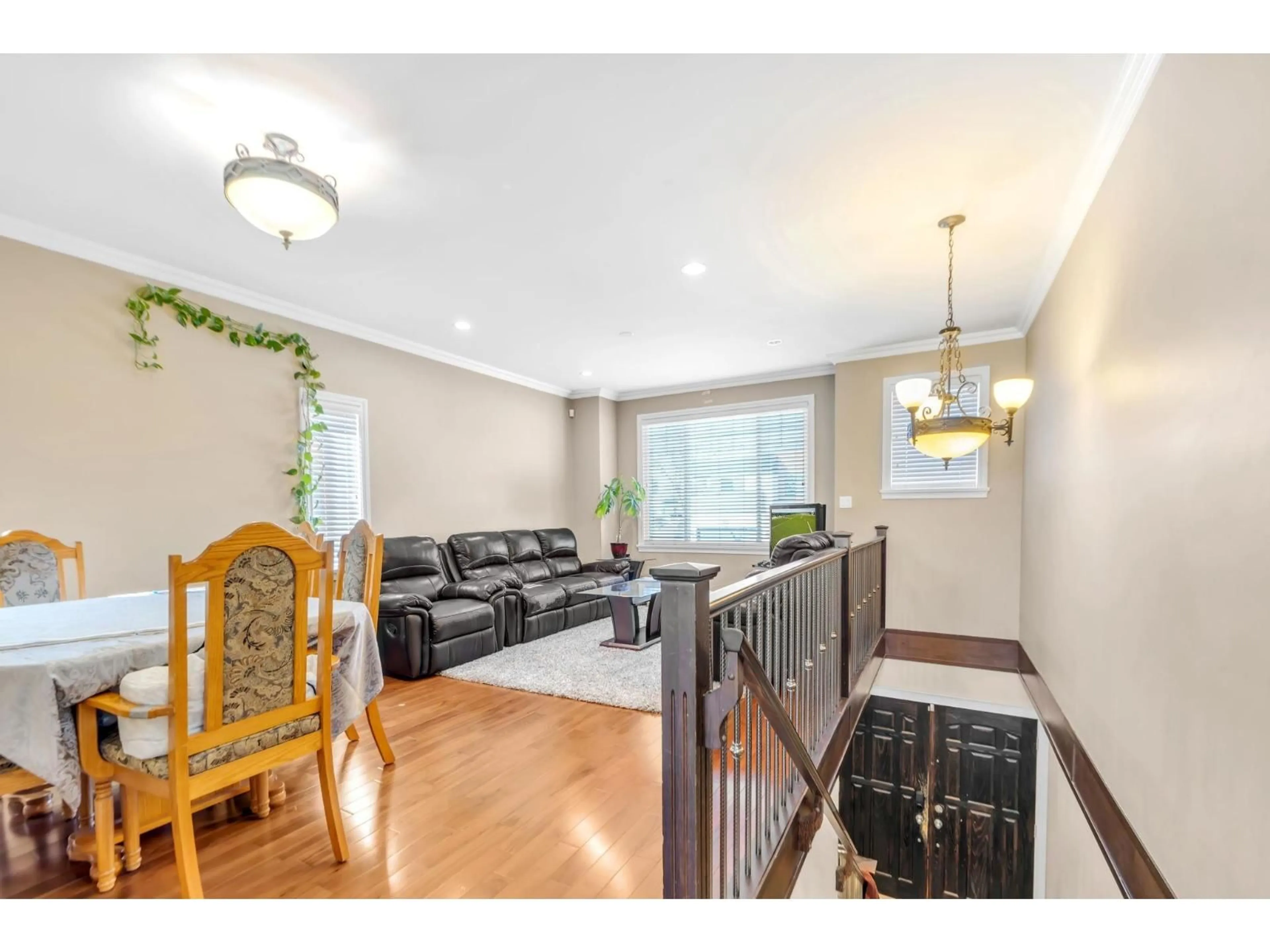 Living room with furniture, wood/laminate floor for 2690 VICTORIA STREET, Abbotsford British Columbia V2T2T5