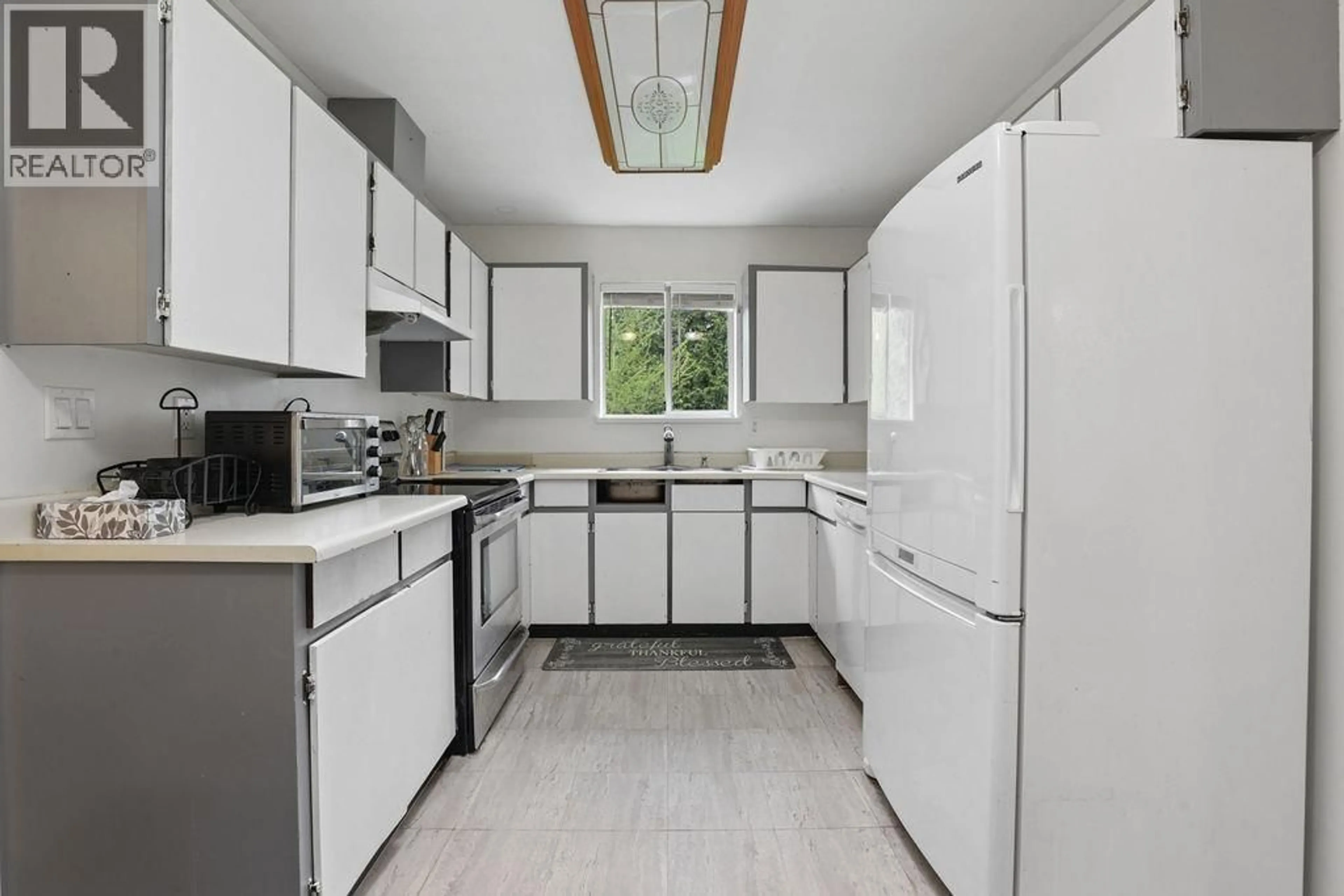 Standard kitchen, unknown for 11172 CHARLTON STREET, Maple Ridge British Columbia V2X9E5