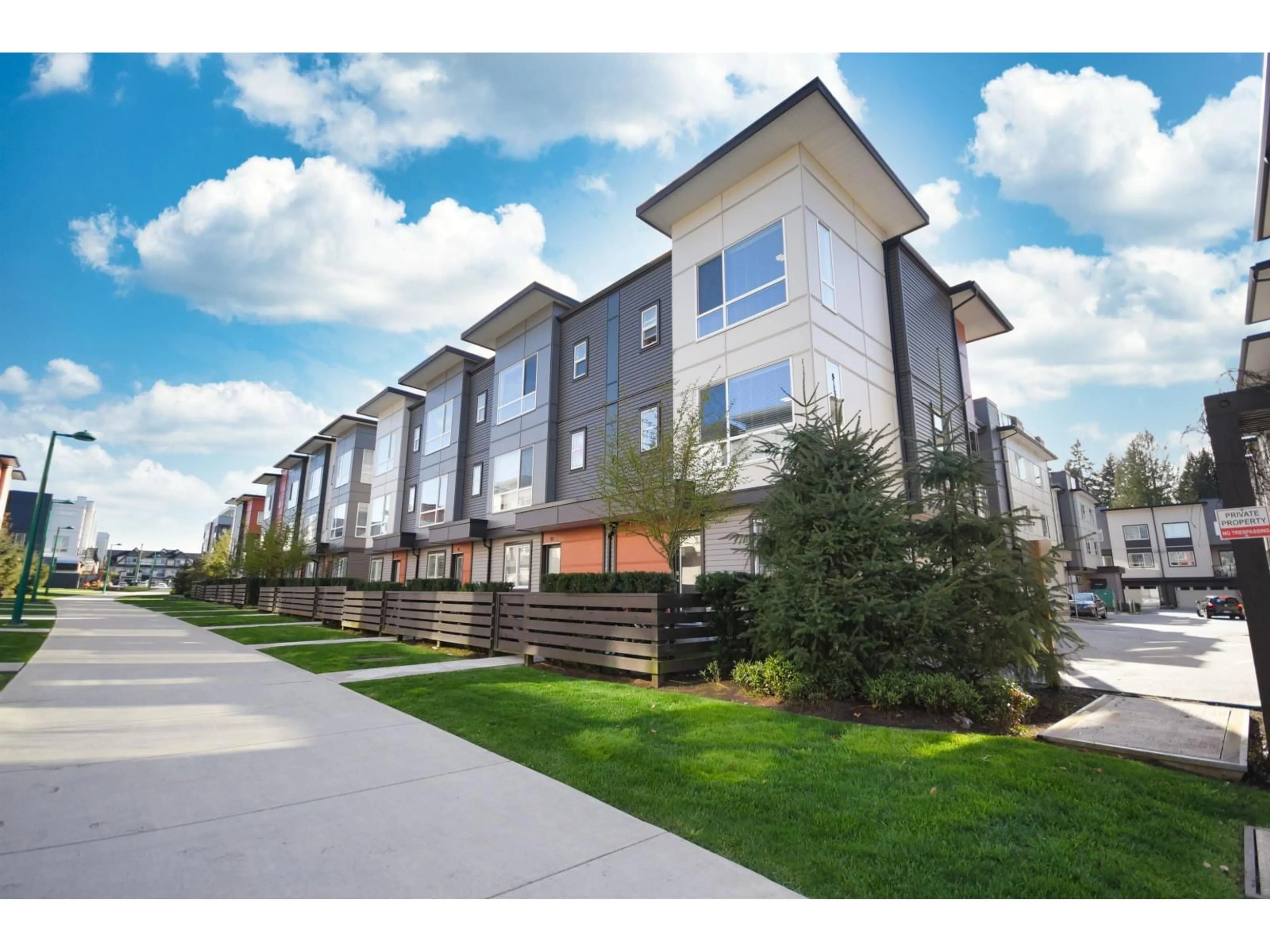 Home with vinyl exterior material, street for 28 - 7288 188 STREET, Surrey British Columbia V4N6W3