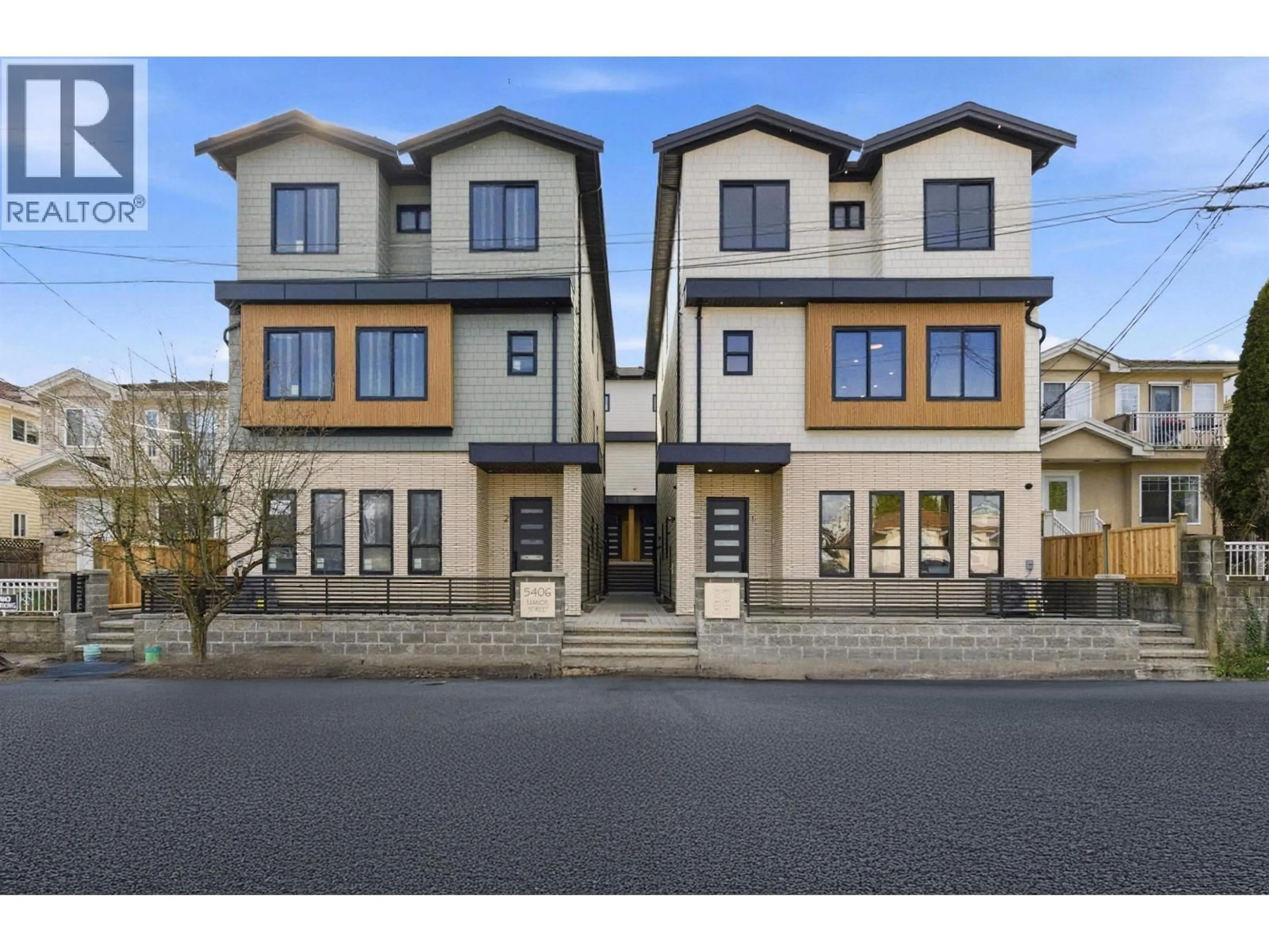 A pic from outside/outdoor area/front of a property/back of a property/a pic from drone, street for 5 - 5406 MANOR STREET, Burnaby British Columbia V5G1B7