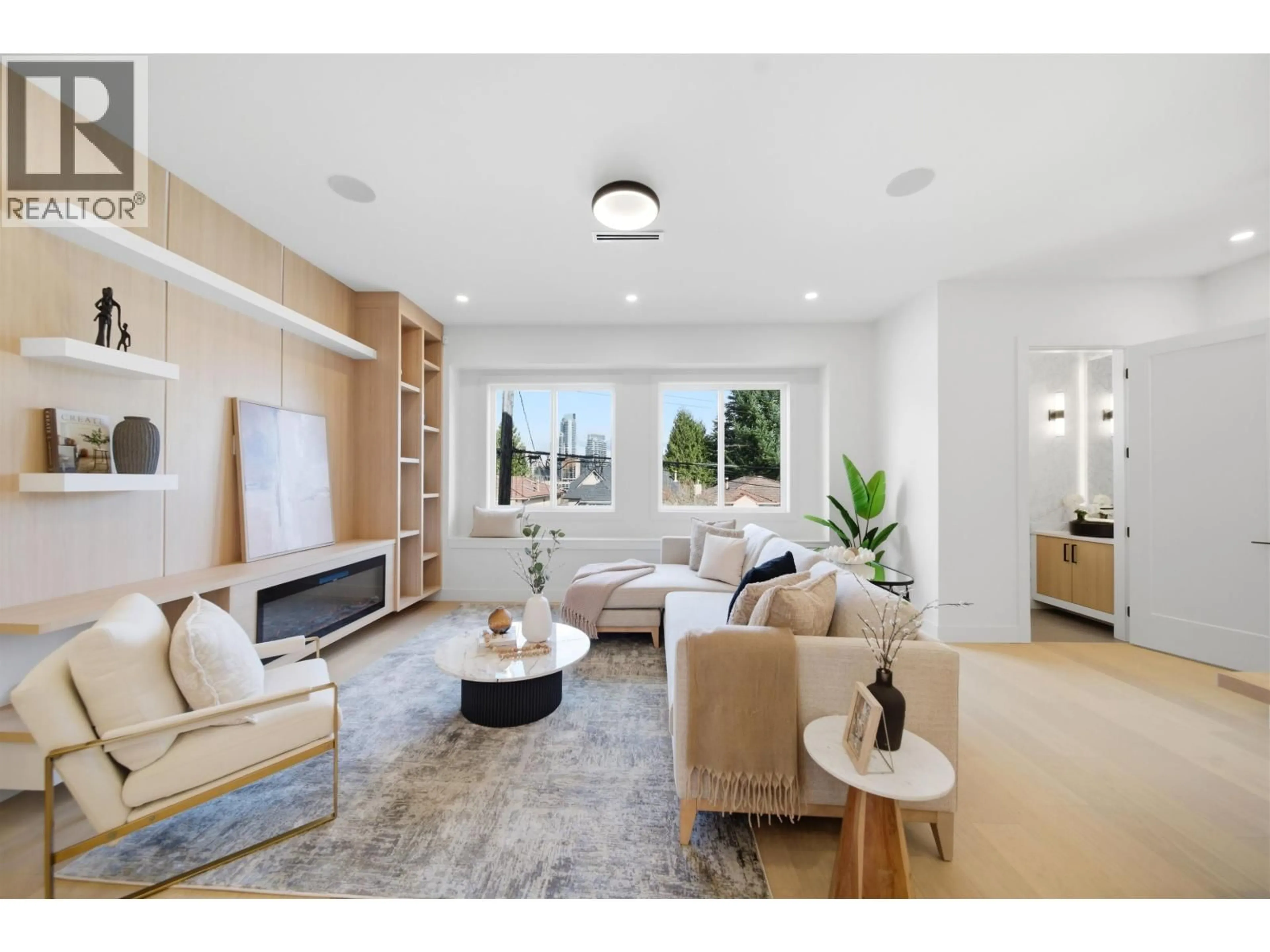 Living room with furniture, unknown for 5 - 5406 MANOR STREET, Burnaby British Columbia V5G1B7