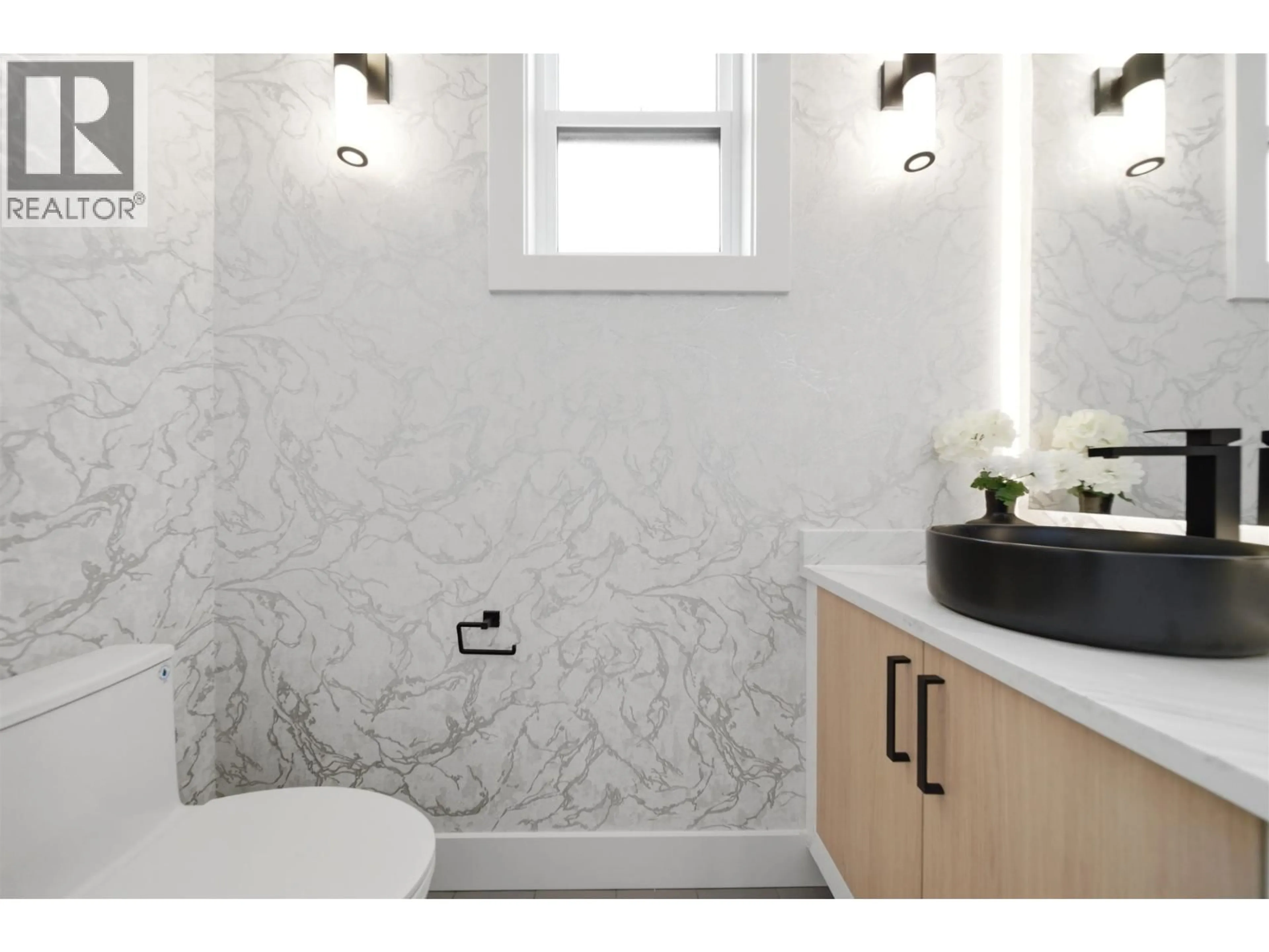 Contemporary bathroom, ceramic/tile floor for 5 - 5406 MANOR STREET, Burnaby British Columbia V5G1B7