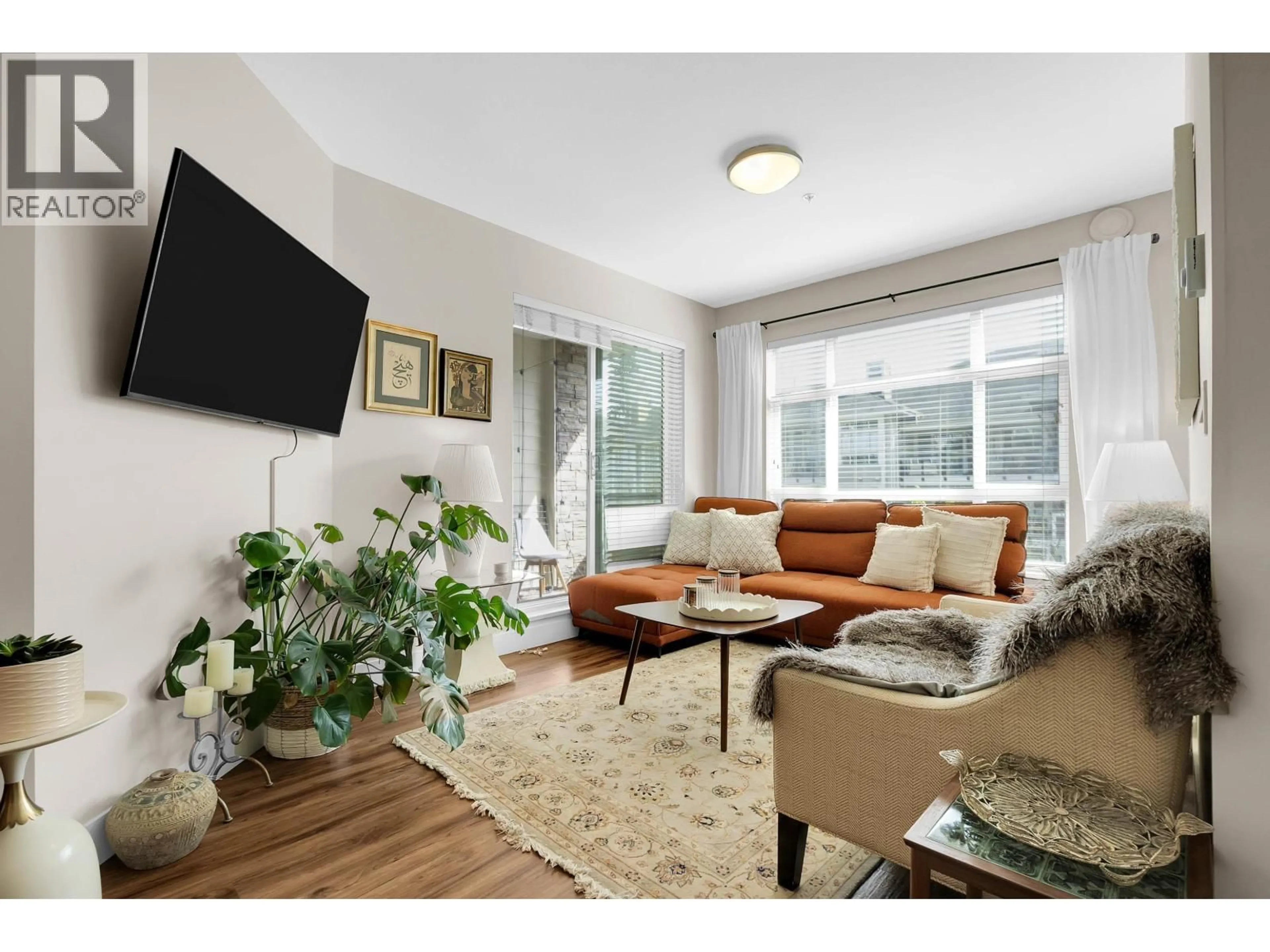 Living room with furniture, unknown for 304 - 2495 WILSON AVENUE, Port Coquitlam British Columbia V3C0E4