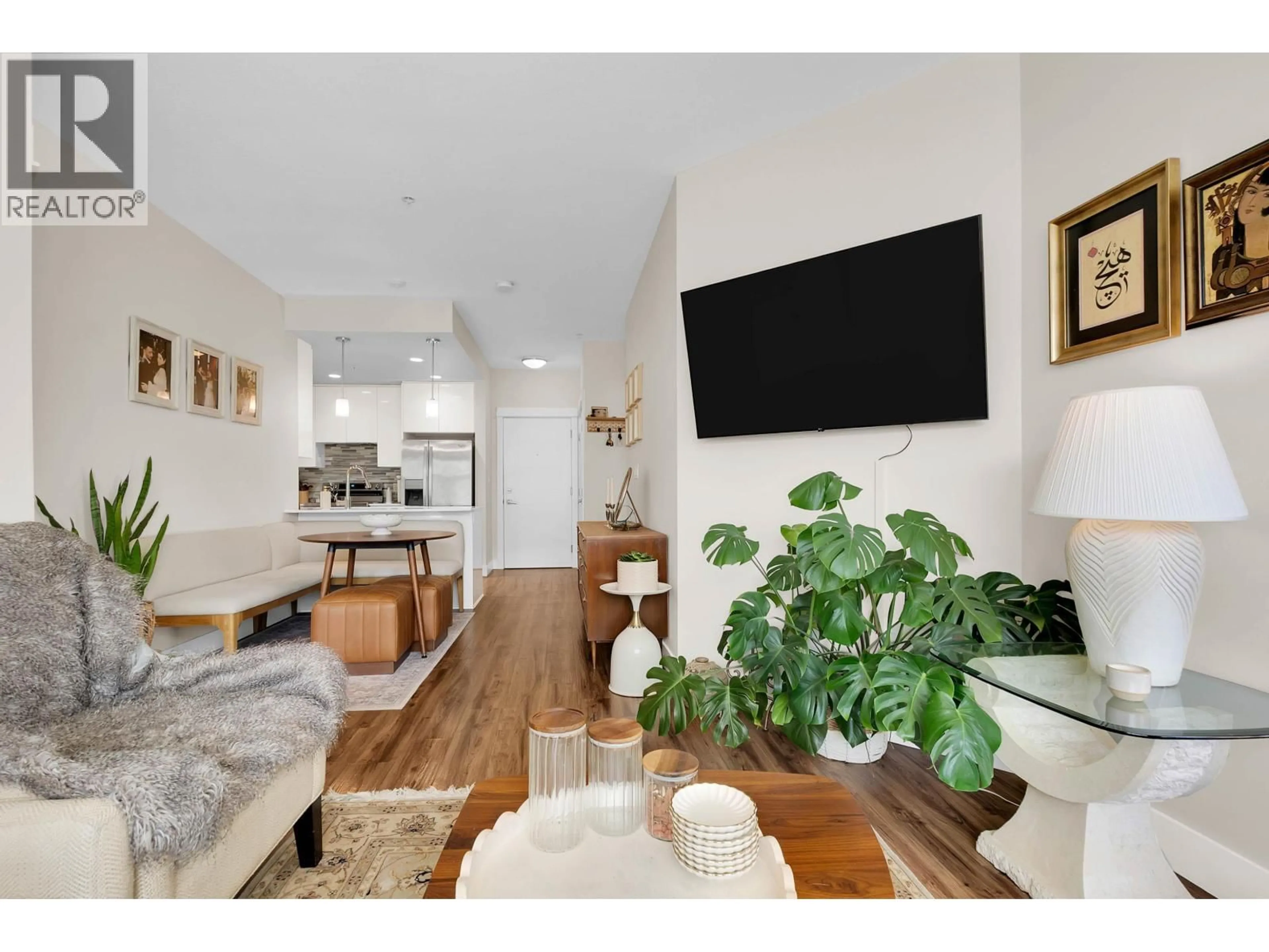 Living room with furniture, unknown for 304 - 2495 WILSON AVENUE, Port Coquitlam British Columbia V3C0E4