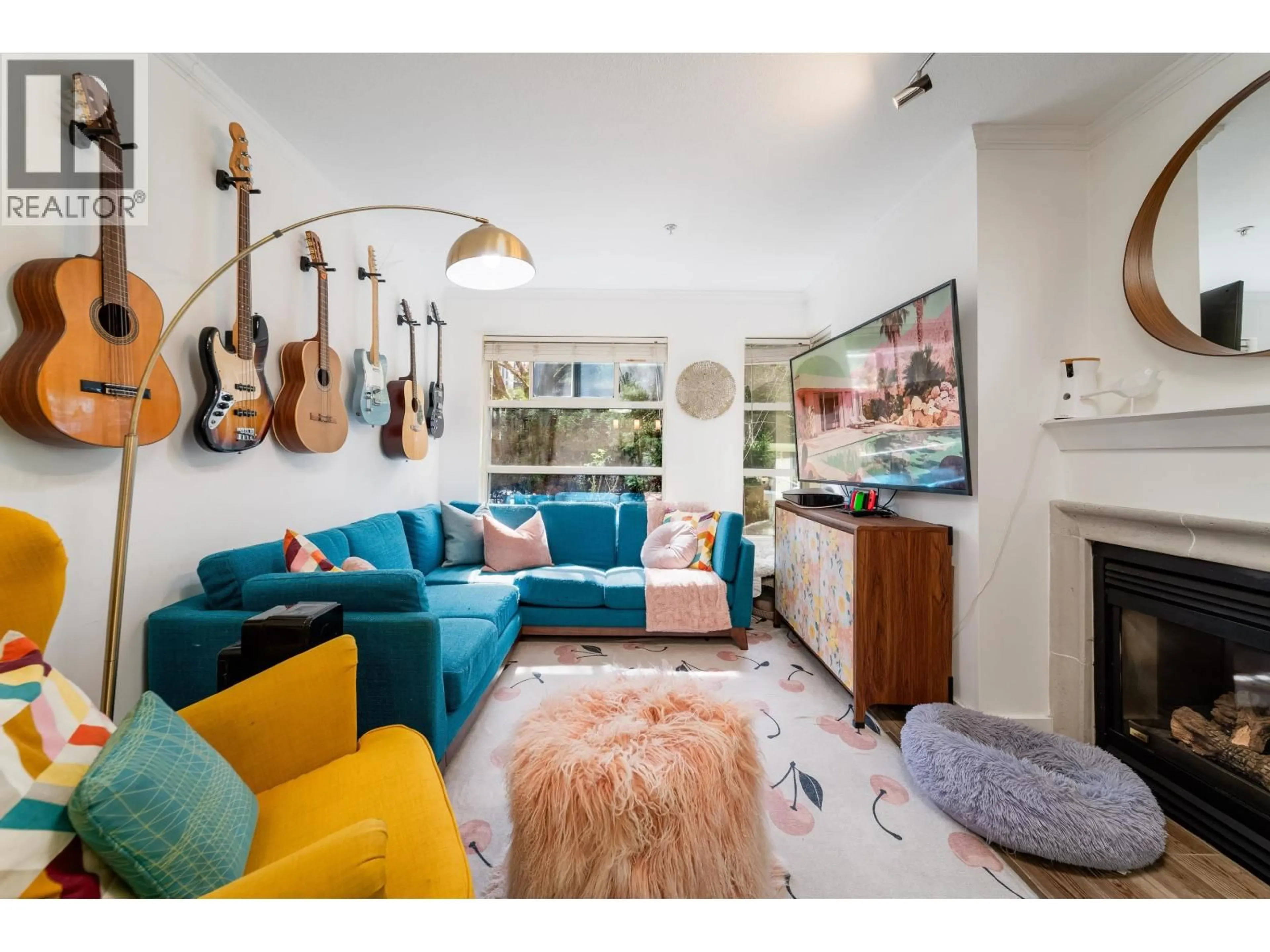 Living room with furniture, unknown for 104 - 2181 12TH AVENUE, Vancouver British Columbia V6K4S8