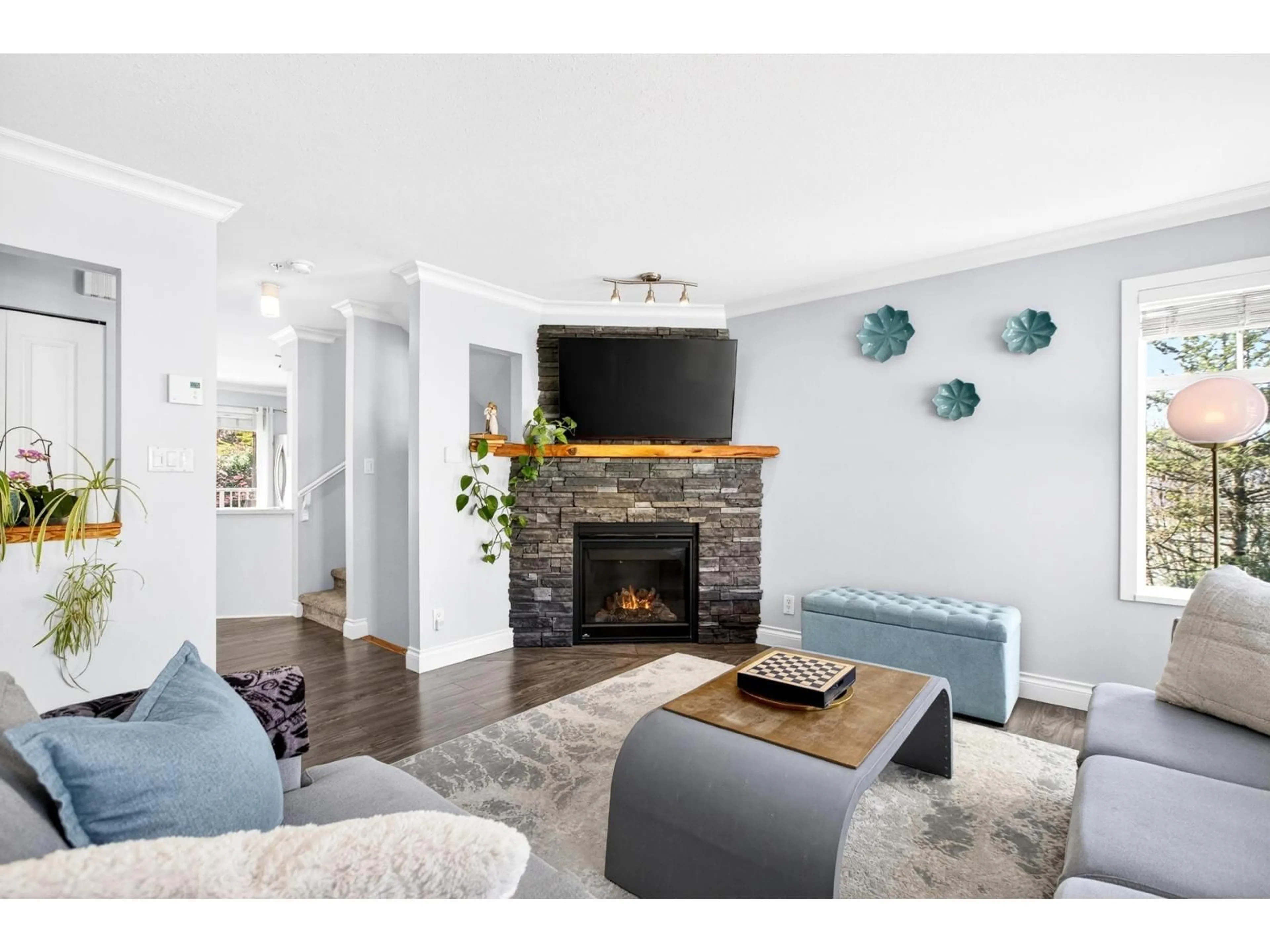 Living room with furniture, wood/laminate floor for 35 - 20771 DUNCAN WAY, Langley British Columbia V3A9L4