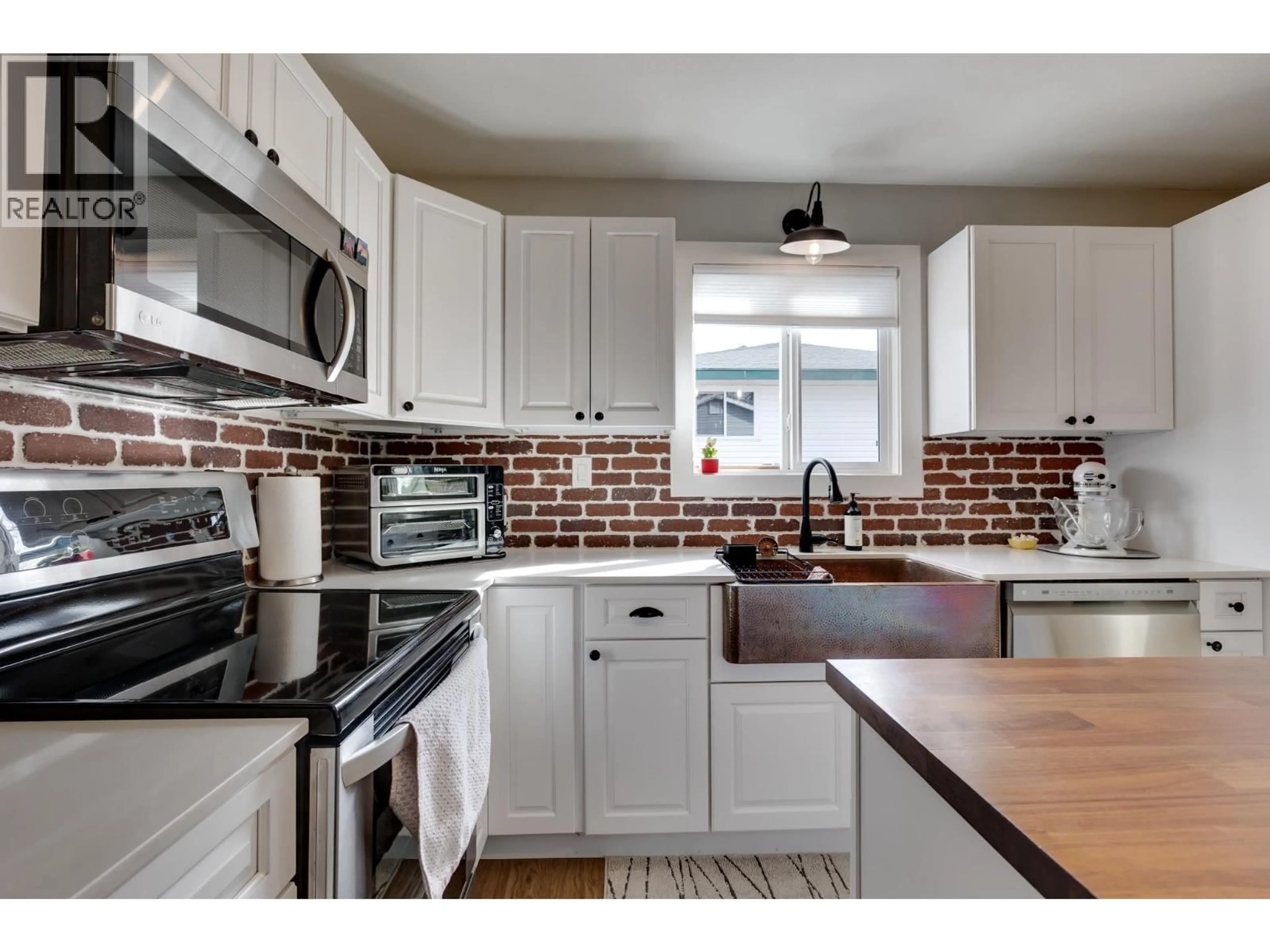 Open concept kitchen, unknown for 8320 16 HIGHWAY, Prince George British Columbia V2N6M9