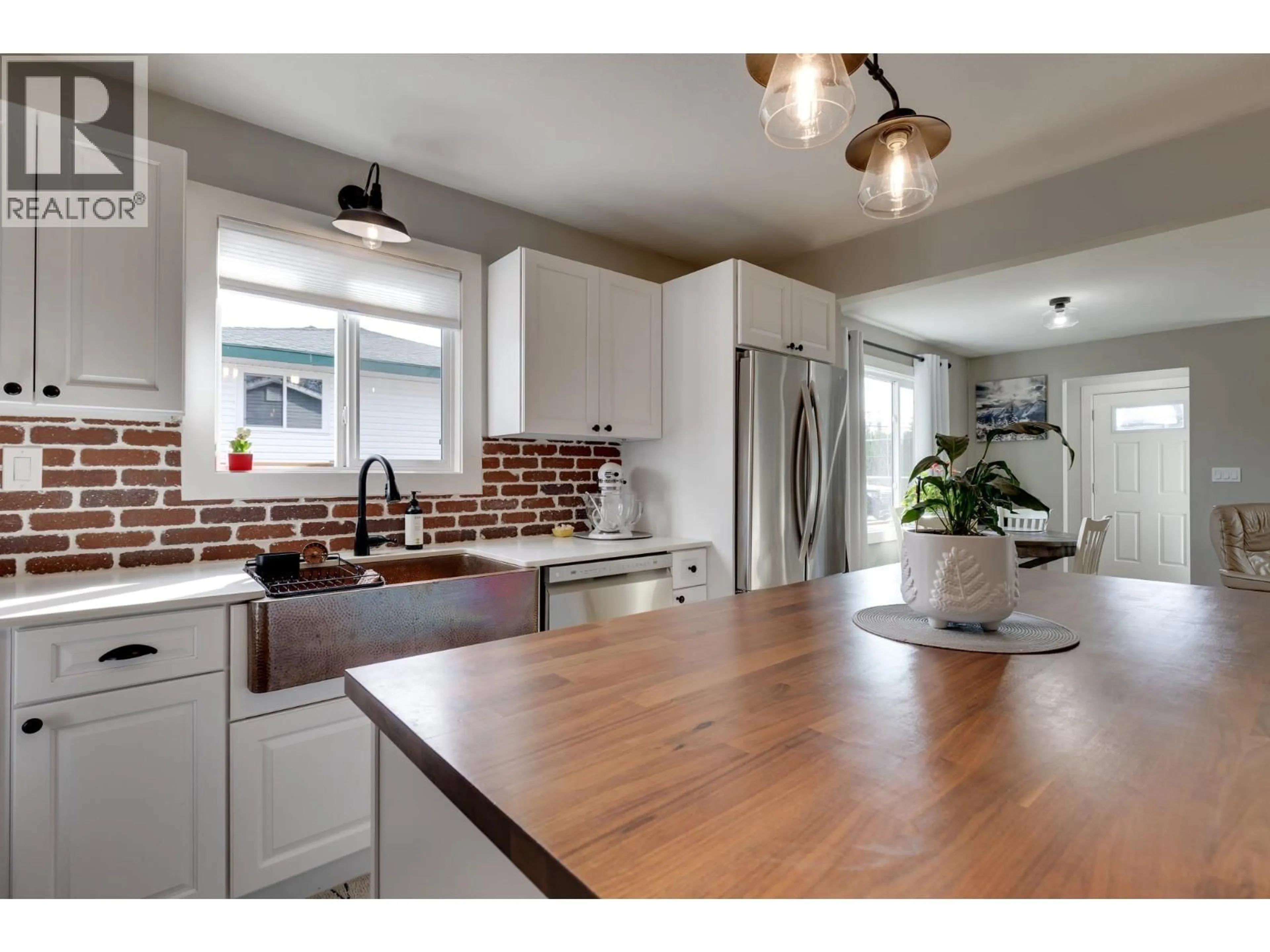 Open concept kitchen, unknown for 8320 16 HIGHWAY, Prince George British Columbia V2N6M9