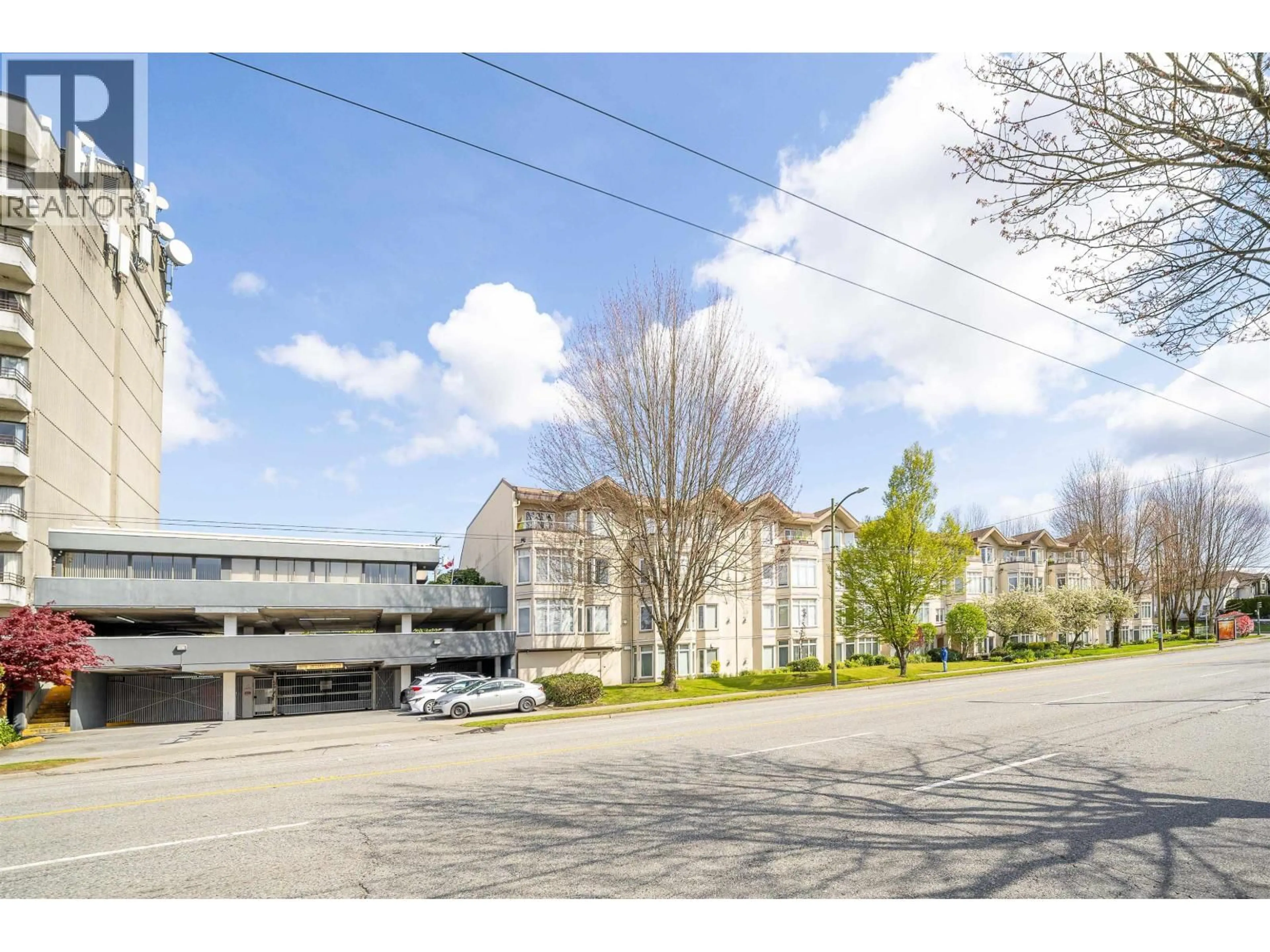 Parking for 301 - 2677 BROADWAY, Vancouver British Columbia V5M1Y6