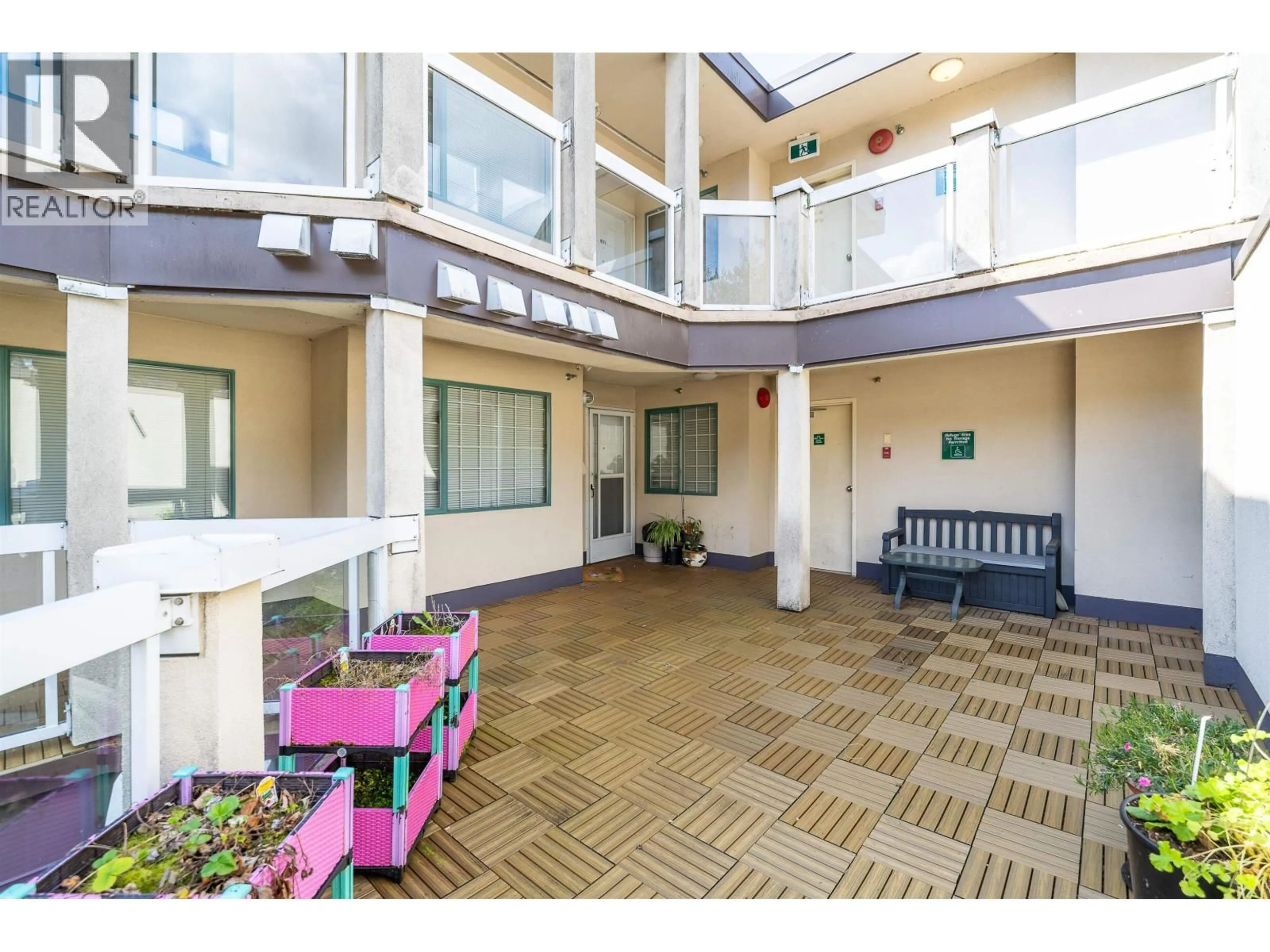 Indoor foyer for 301 - 2677 BROADWAY, Vancouver British Columbia V5M1Y6