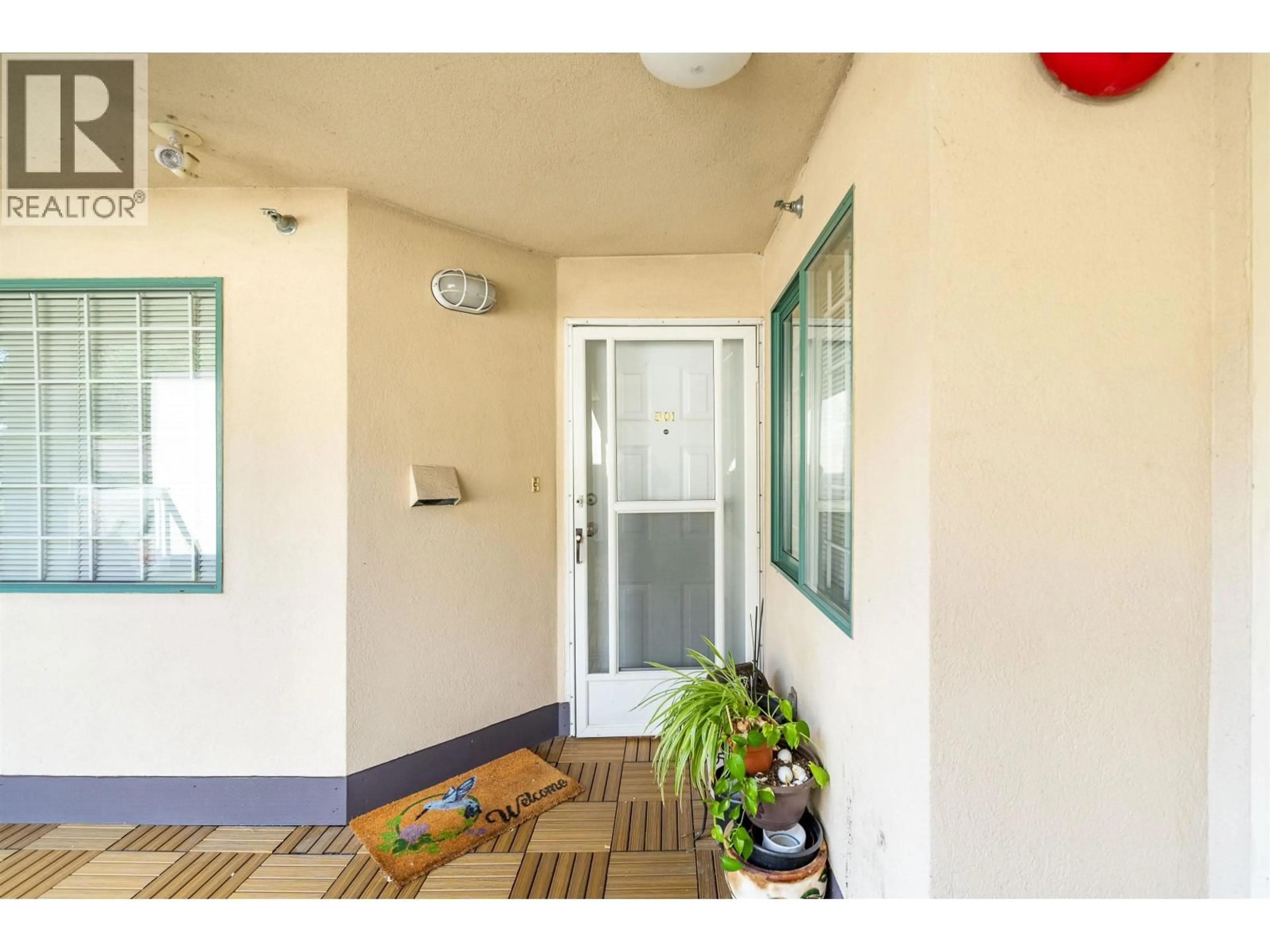 Indoor entryway for 301 - 2677 BROADWAY, Vancouver British Columbia V5M1Y6