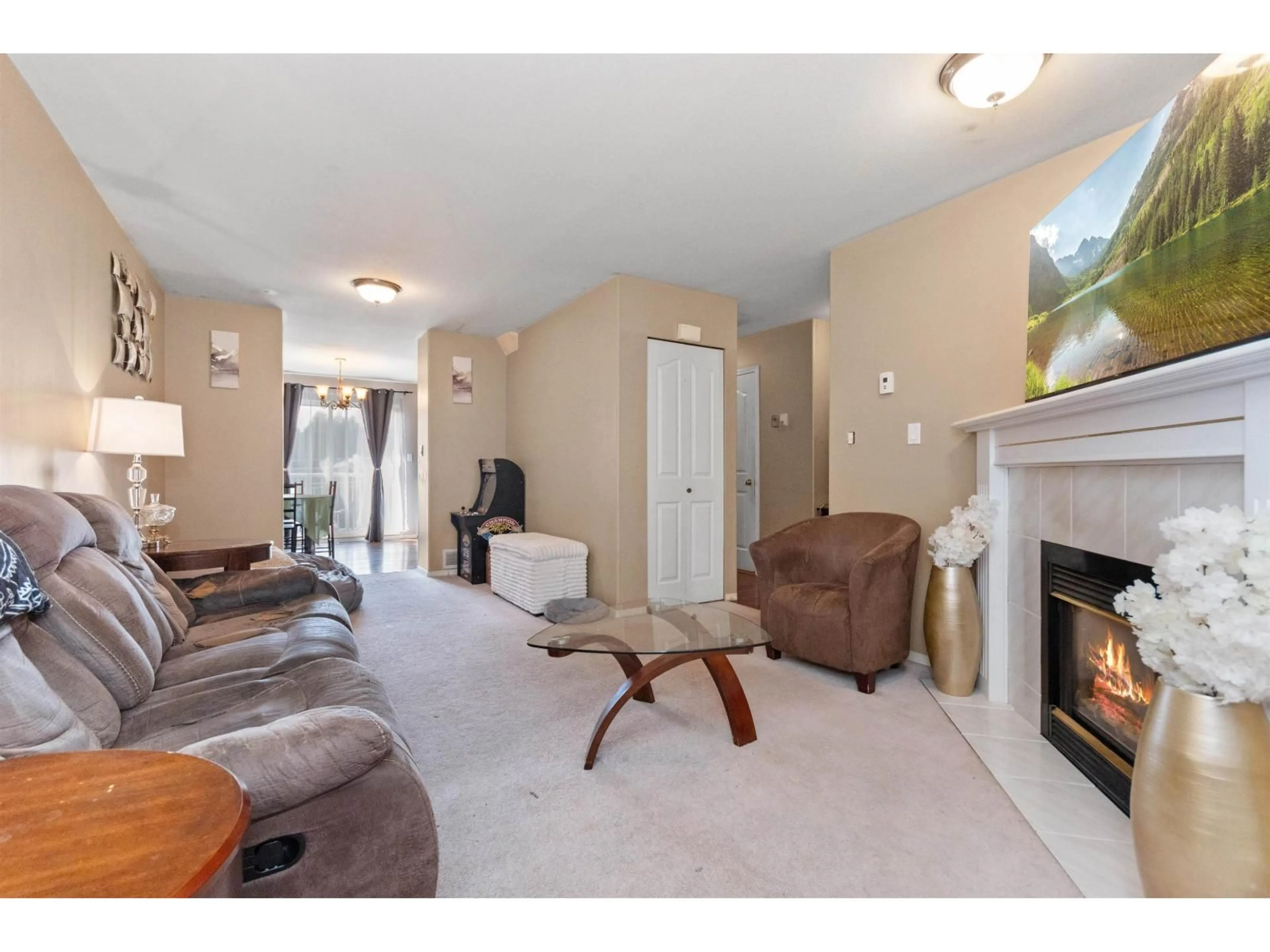 Living room with furniture, unknown for 17 - 45090 LUCKAKUCK WAY, Chilliwack British Columbia V2R3Z5