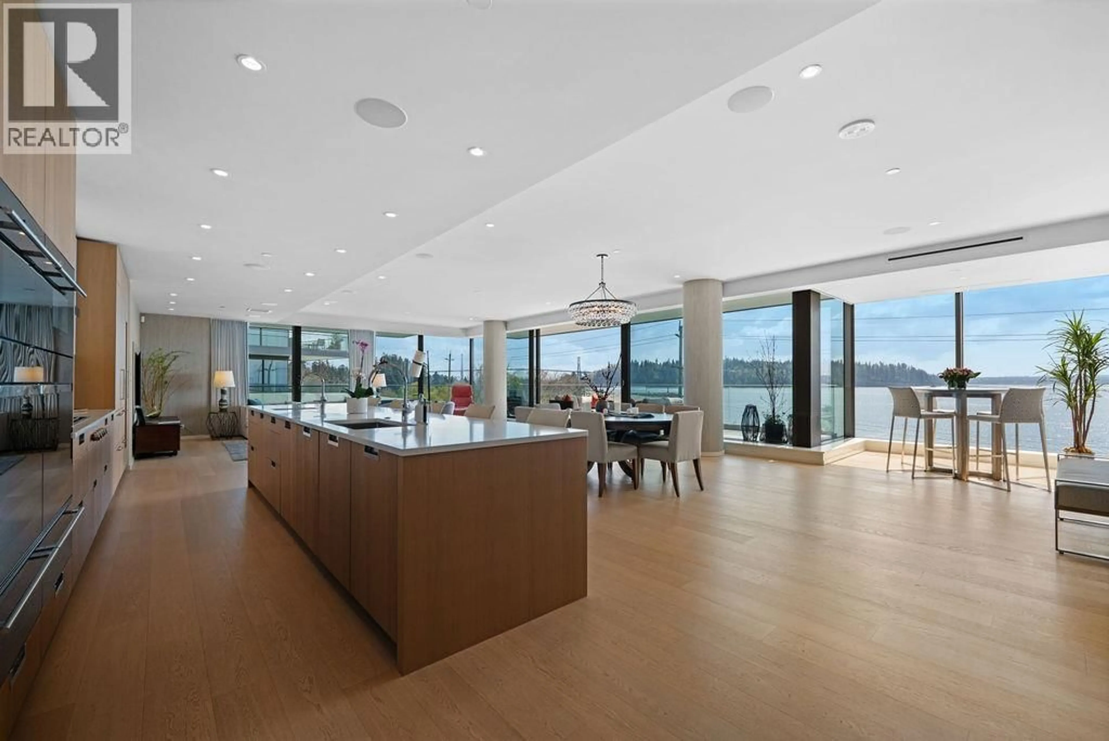 Open concept kitchen, ceramic/tile floor for 304 - 1355 BELLEVUE AVENUE, West Vancouver British Columbia V7T0B4