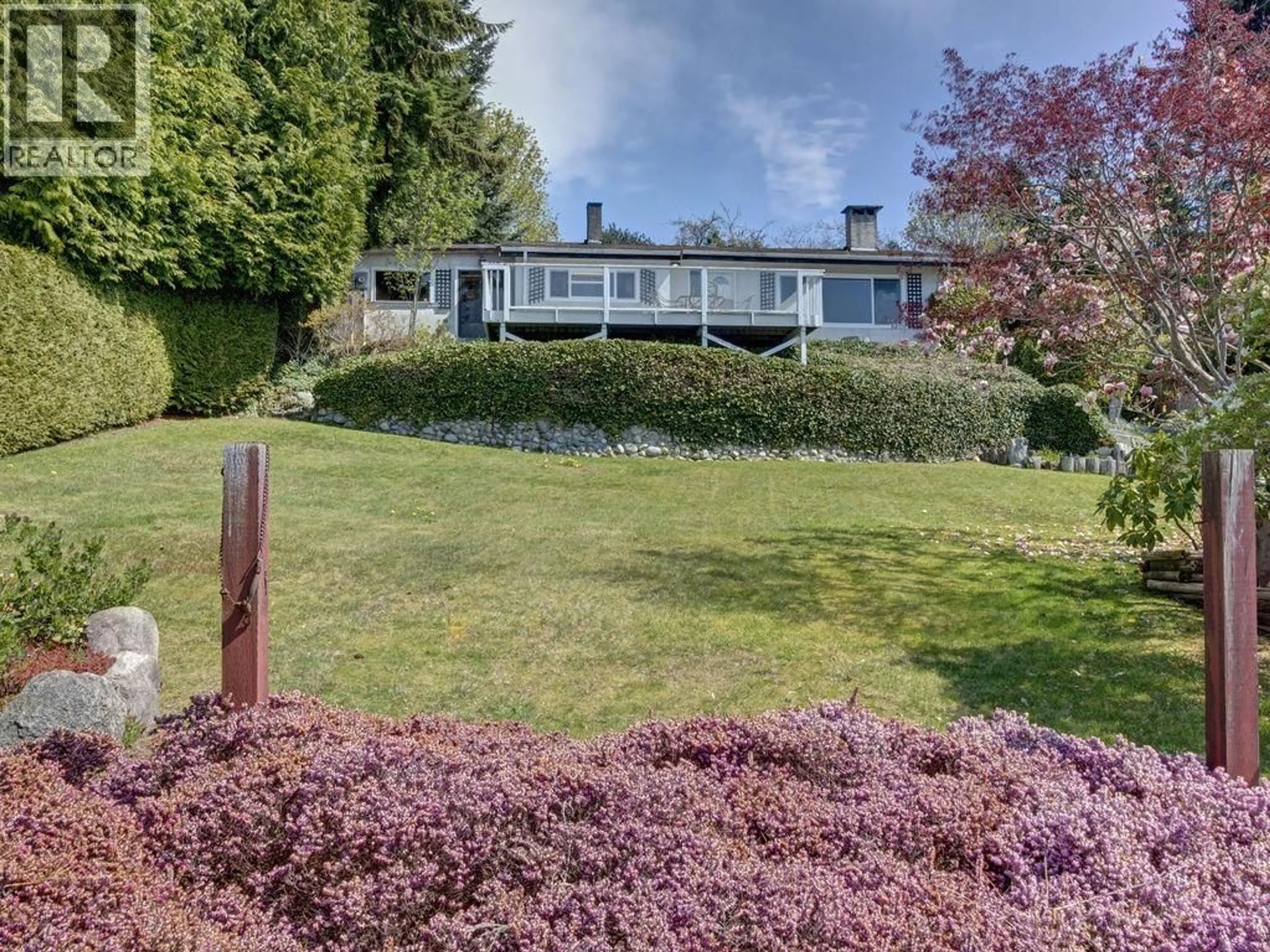 A pic from outside/outdoor area/front of a property/back of a property/a pic from drone, unknown for 1708 OCEAN BEACH, Gibsons British Columbia V0N1V5