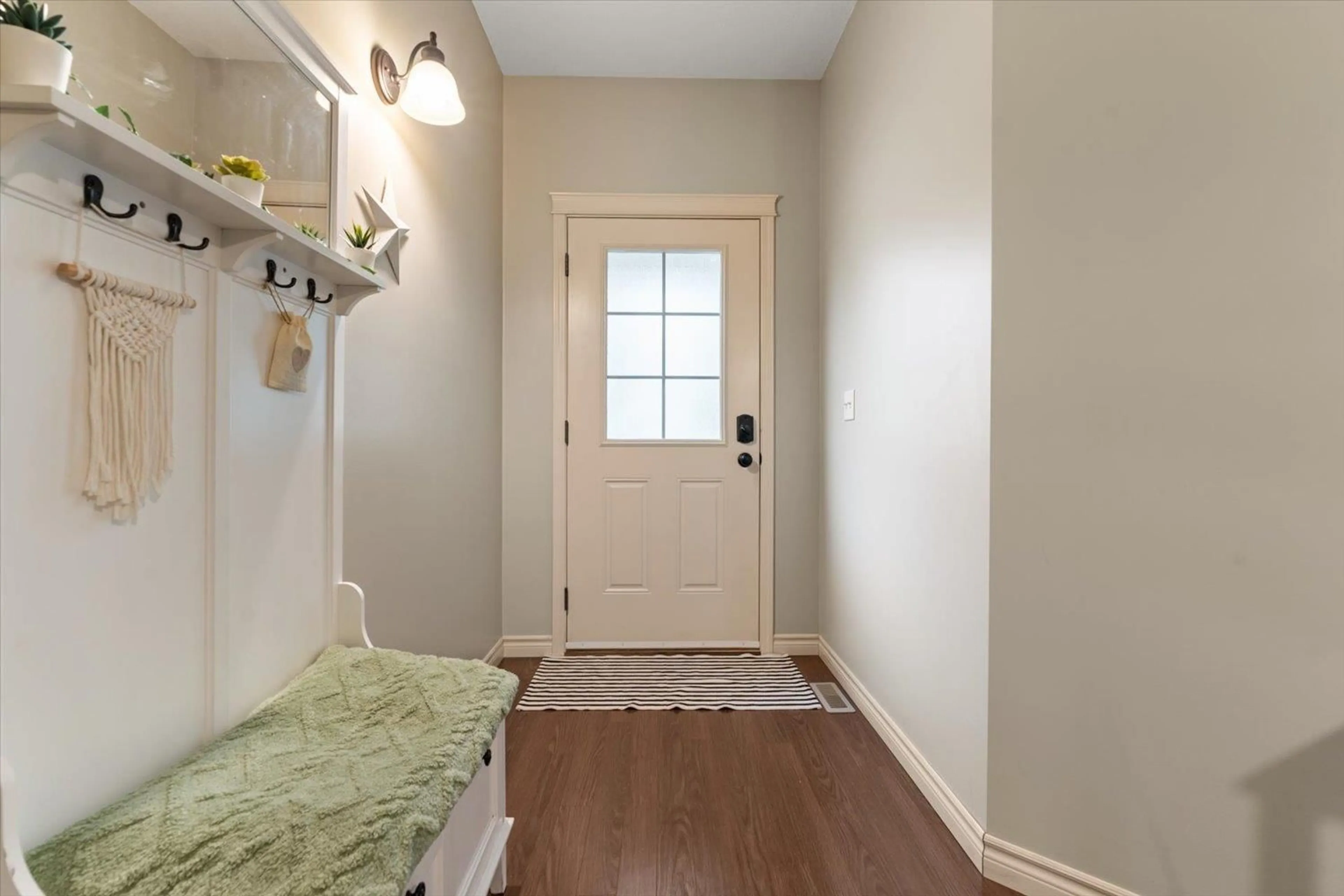 Indoor entryway for 50 - 46840 RUSSELL ROAD, Chilliwack British Columbia V2R5Z1