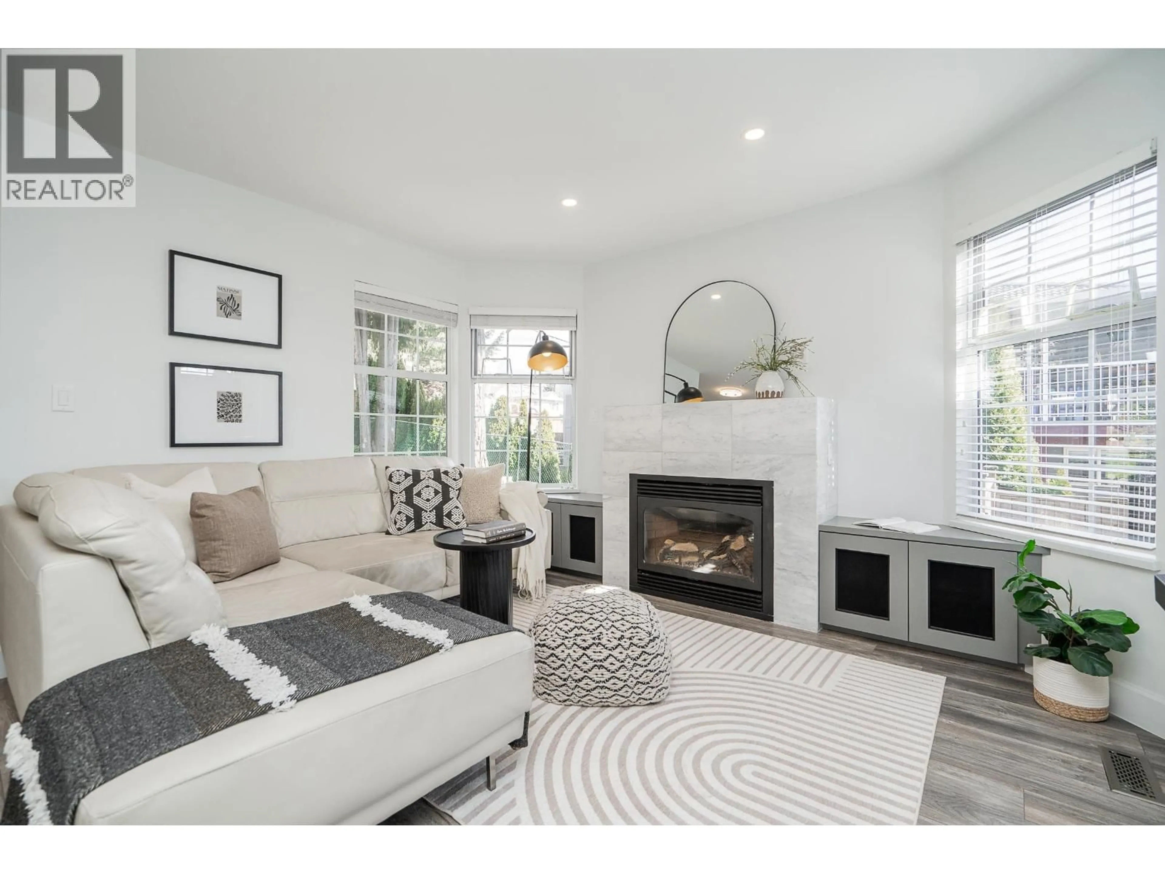 Living room with furniture, unknown for 1120 HACHEY AVENUE, Coquitlam British Columbia V3K2H4