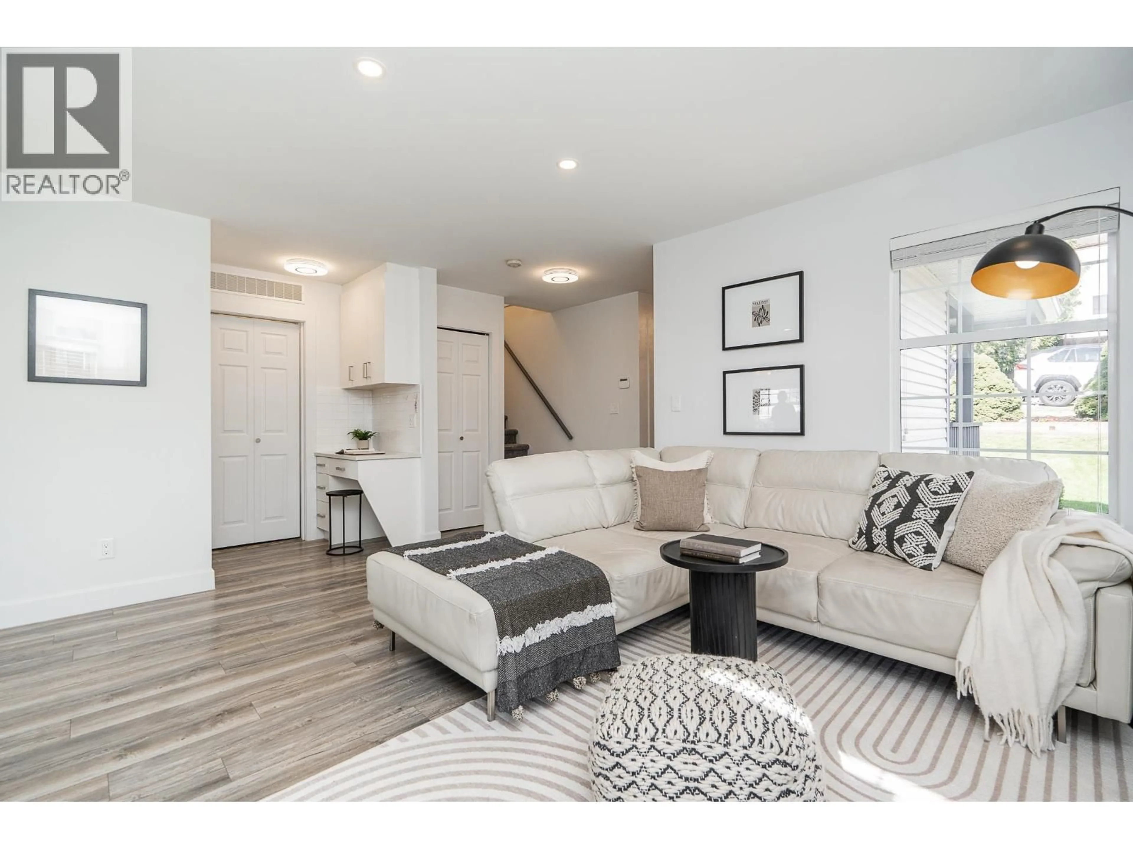 Living room with furniture, unknown for 1120 HACHEY AVENUE, Coquitlam British Columbia V3K2H4