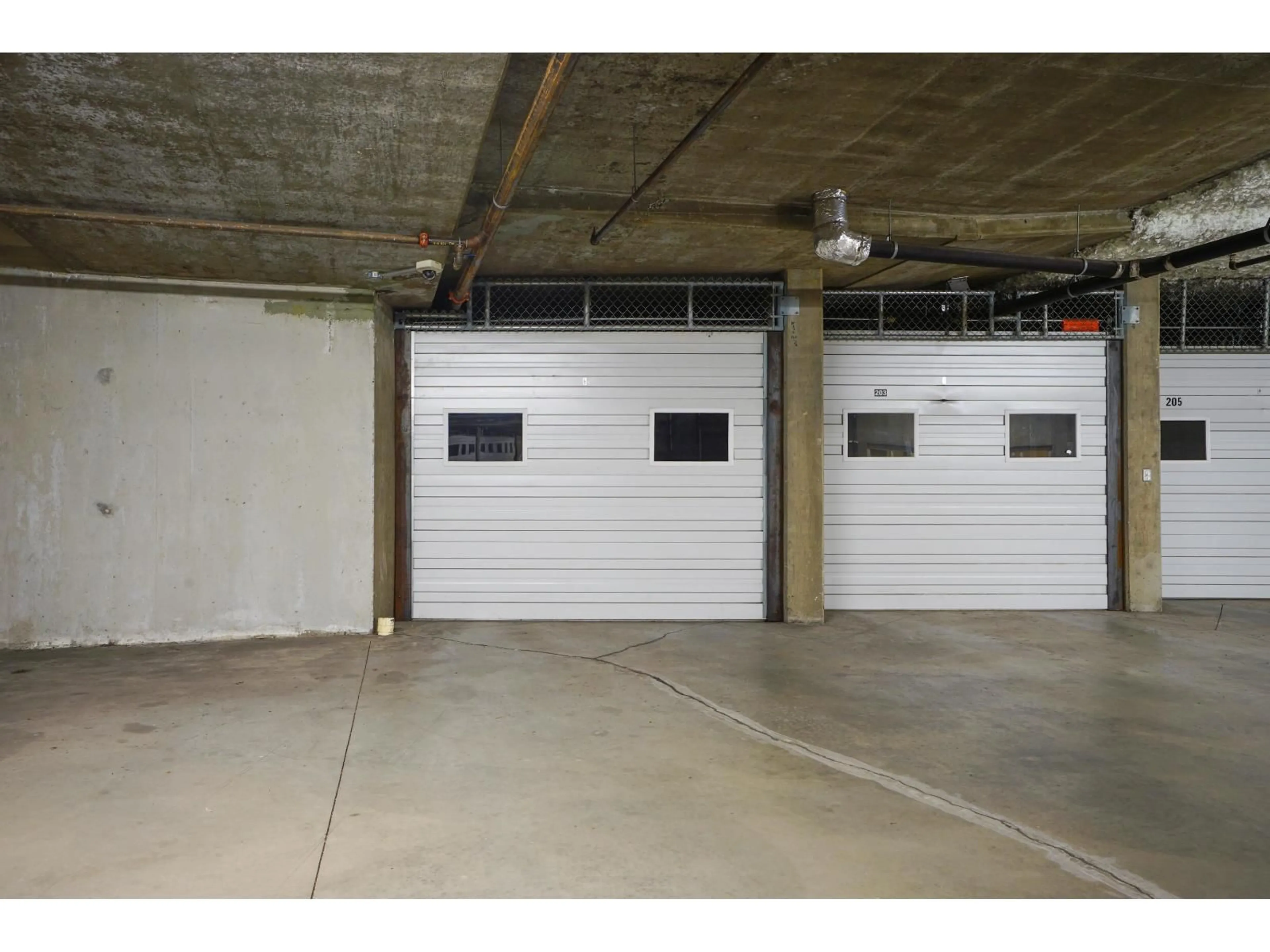Indoor garage for 202 - 33485 SOUTH FRASER WAY, Abbotsford British Columbia V2S8P9