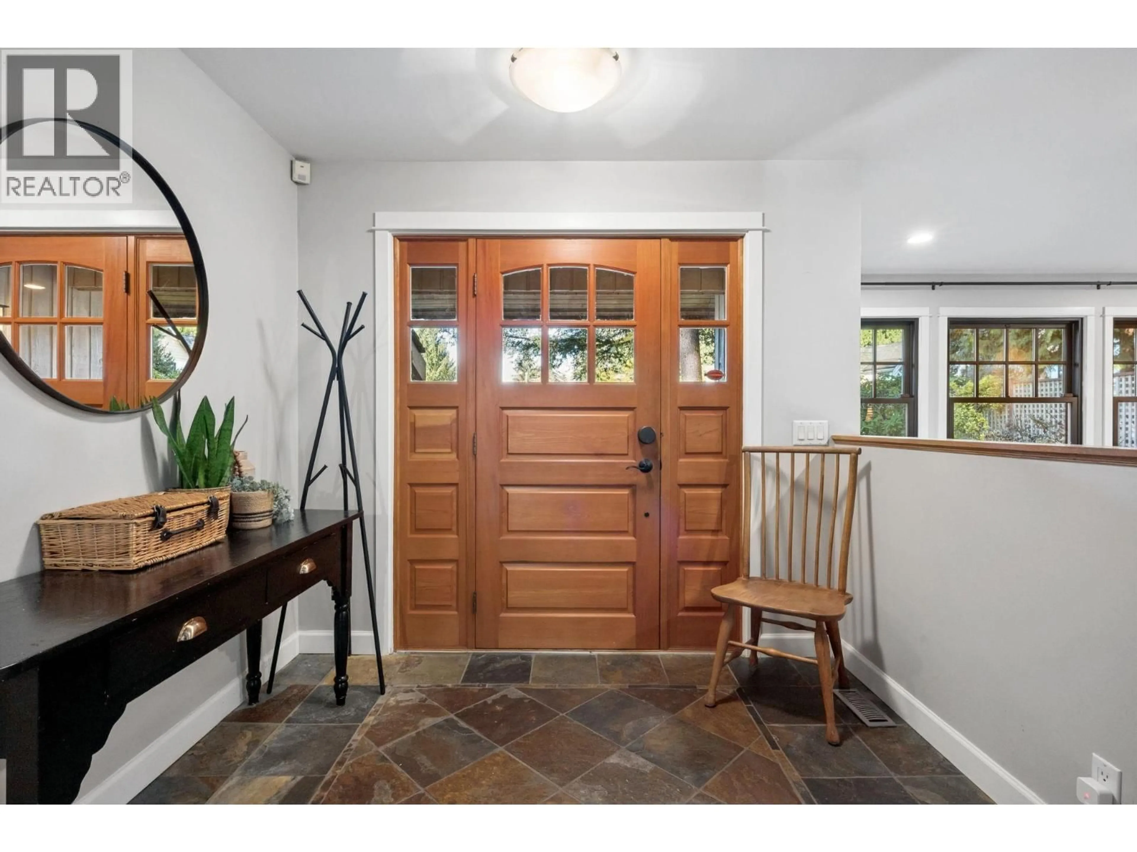 Indoor entryway for 2857 VIOLET STREET, North Vancouver British Columbia V7H2L7