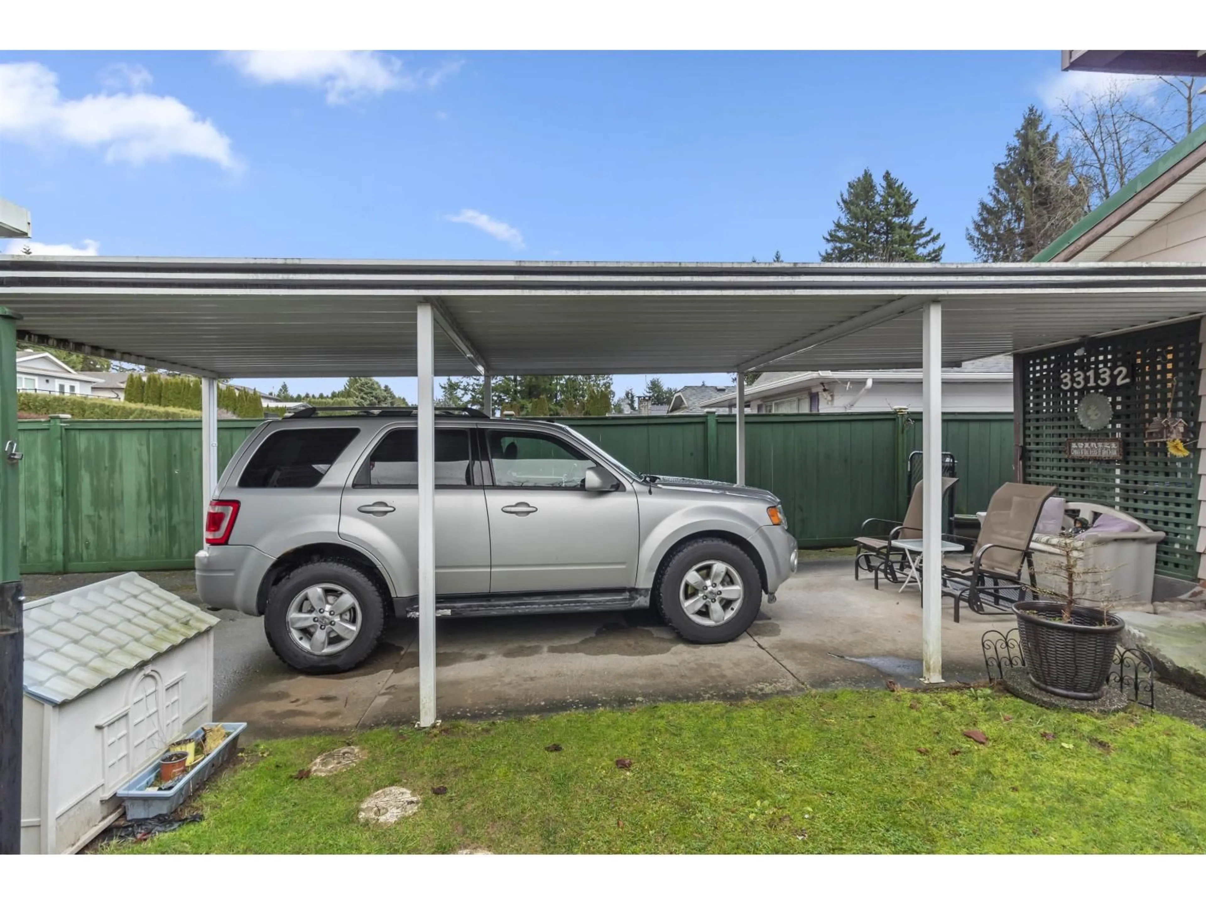 Indoor garage for 33132 MYRTLE AVENUE, Mission British Columbia V2V5W1