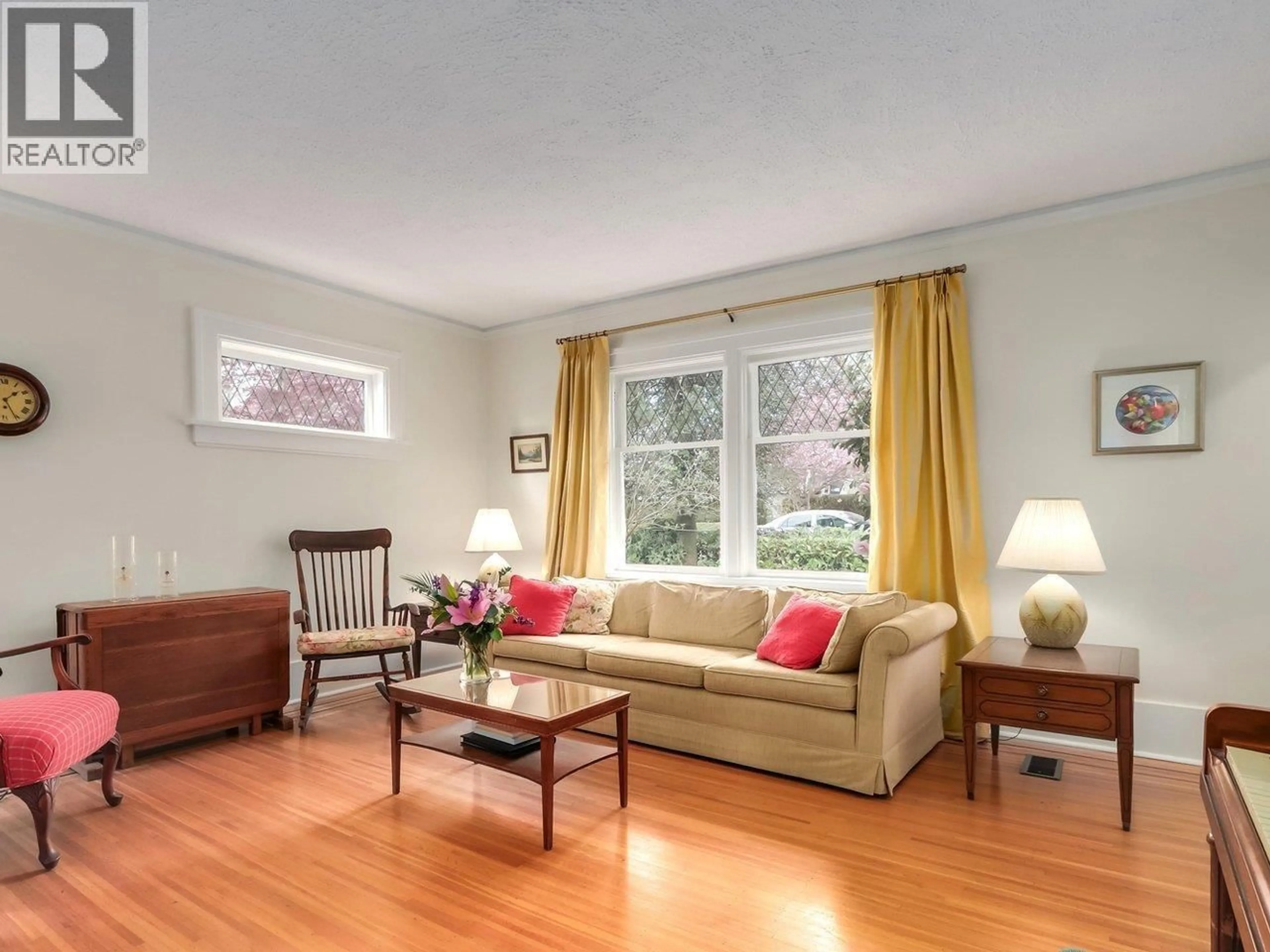 Living room with furniture, wood/laminate floor for 3436 37TH AVENUE, Vancouver British Columbia V6N2V6