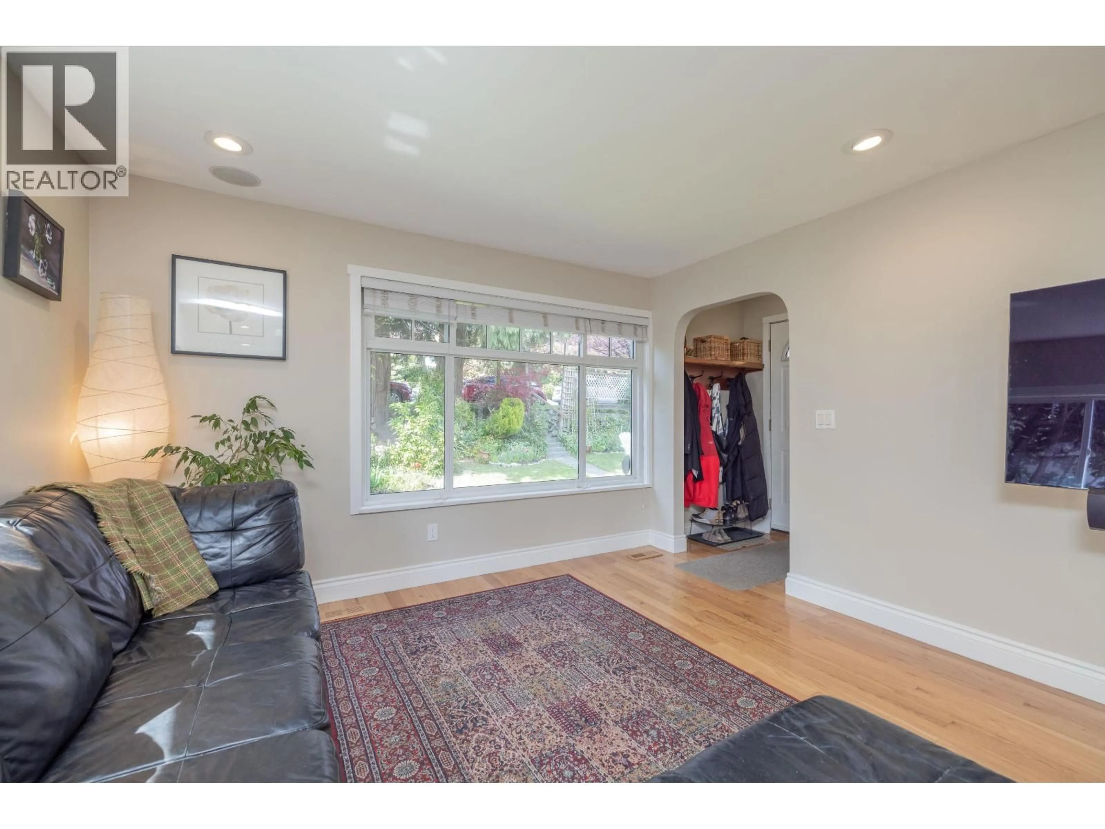 Unknown for 1119 CLOVERLEY STREET, North Vancouver British Columbia V7L1N7