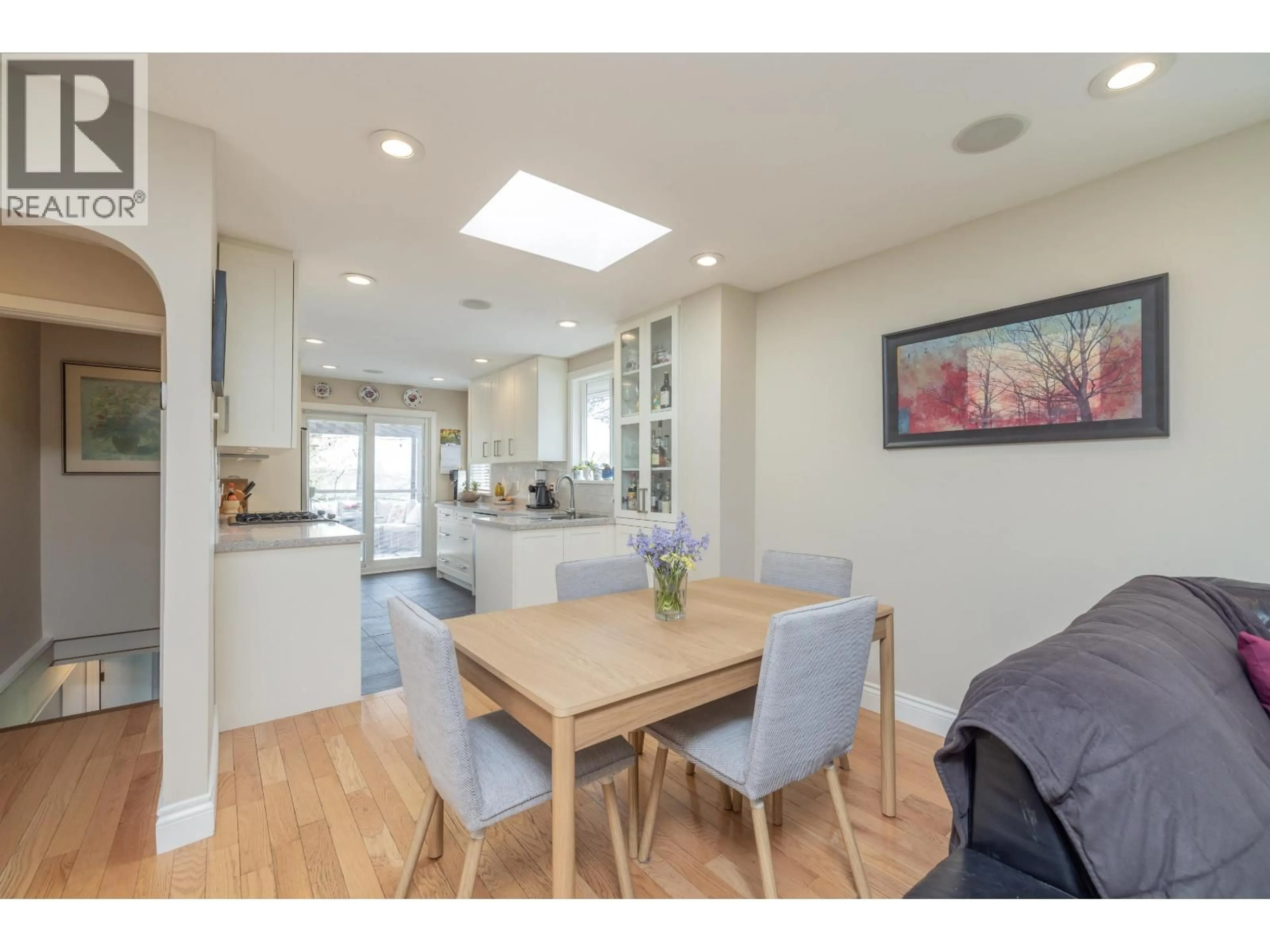 Open concept kitchen, wood/laminate floor for 1119 CLOVERLEY STREET, North Vancouver British Columbia V7L1N7