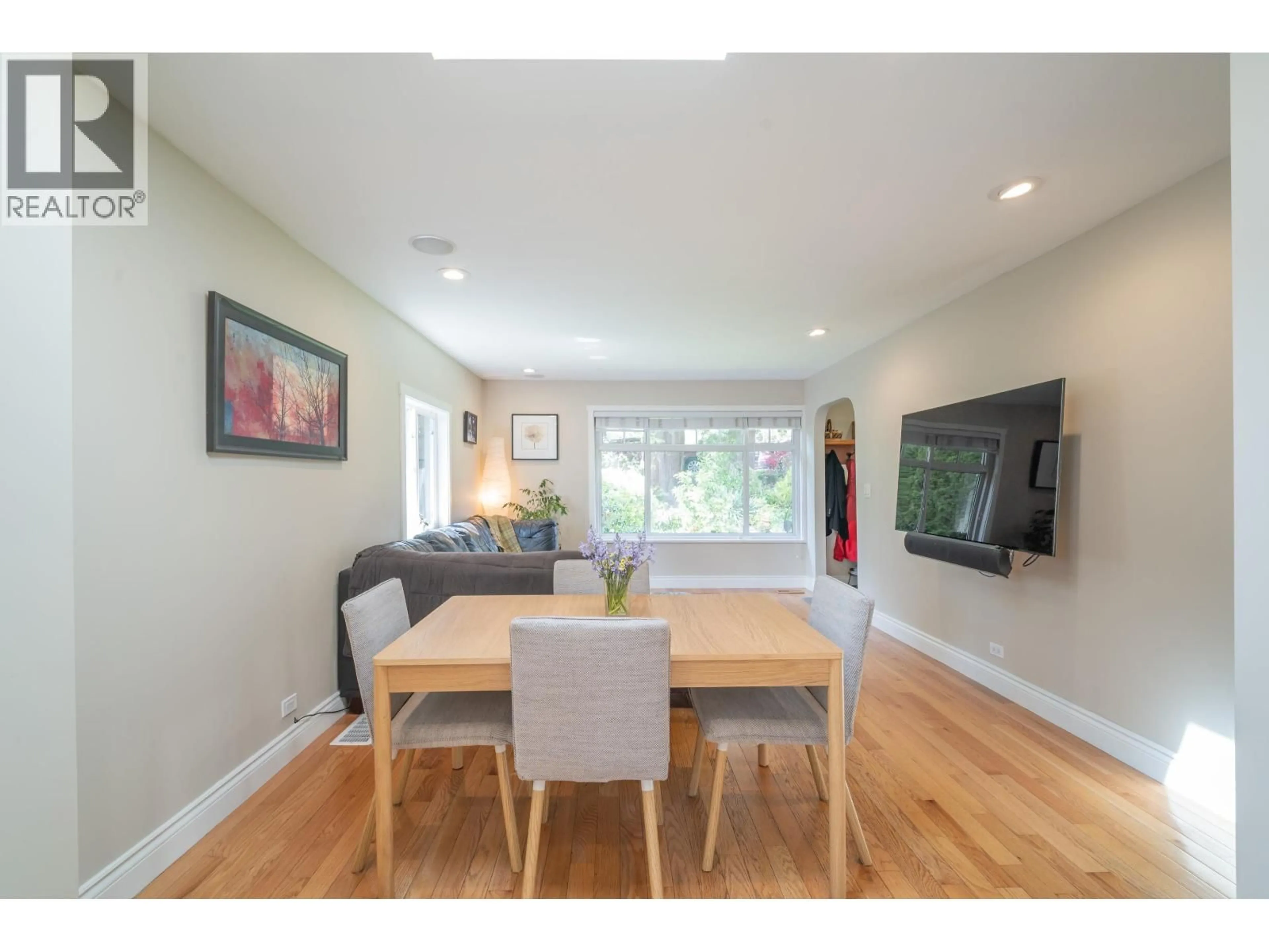 Unknown for 1119 CLOVERLEY STREET, North Vancouver British Columbia V7L1N7