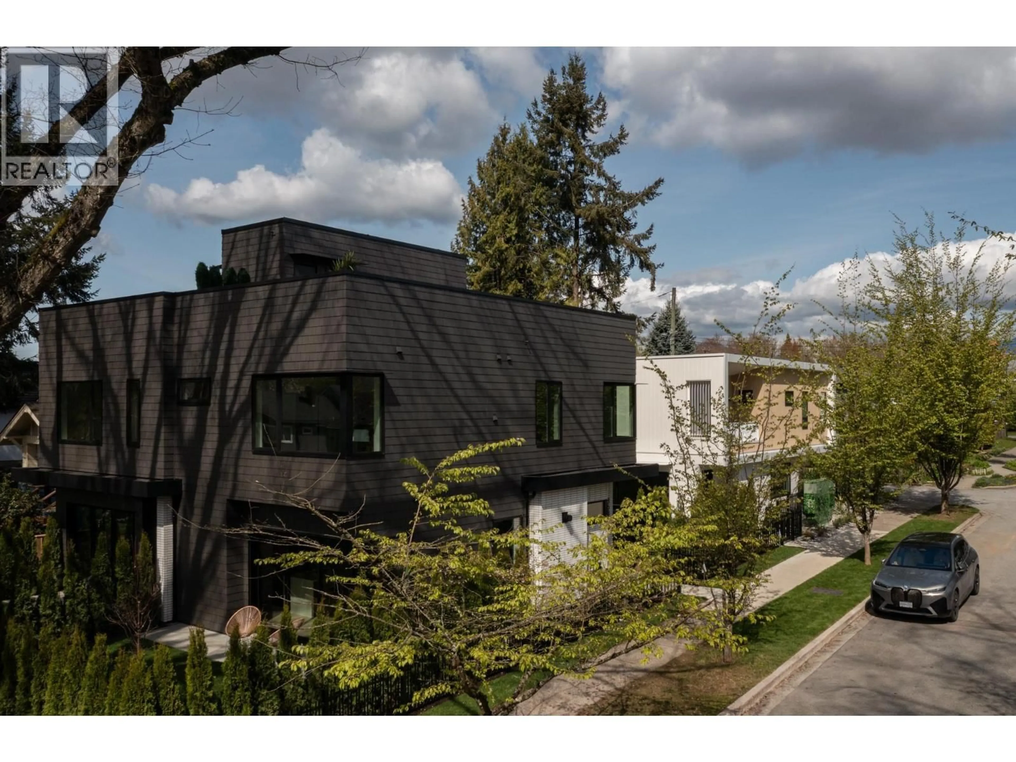 Home with vinyl exterior material, mountain view for 3681 ST CATHERINES STREET, Vancouver British Columbia V5V1S3
