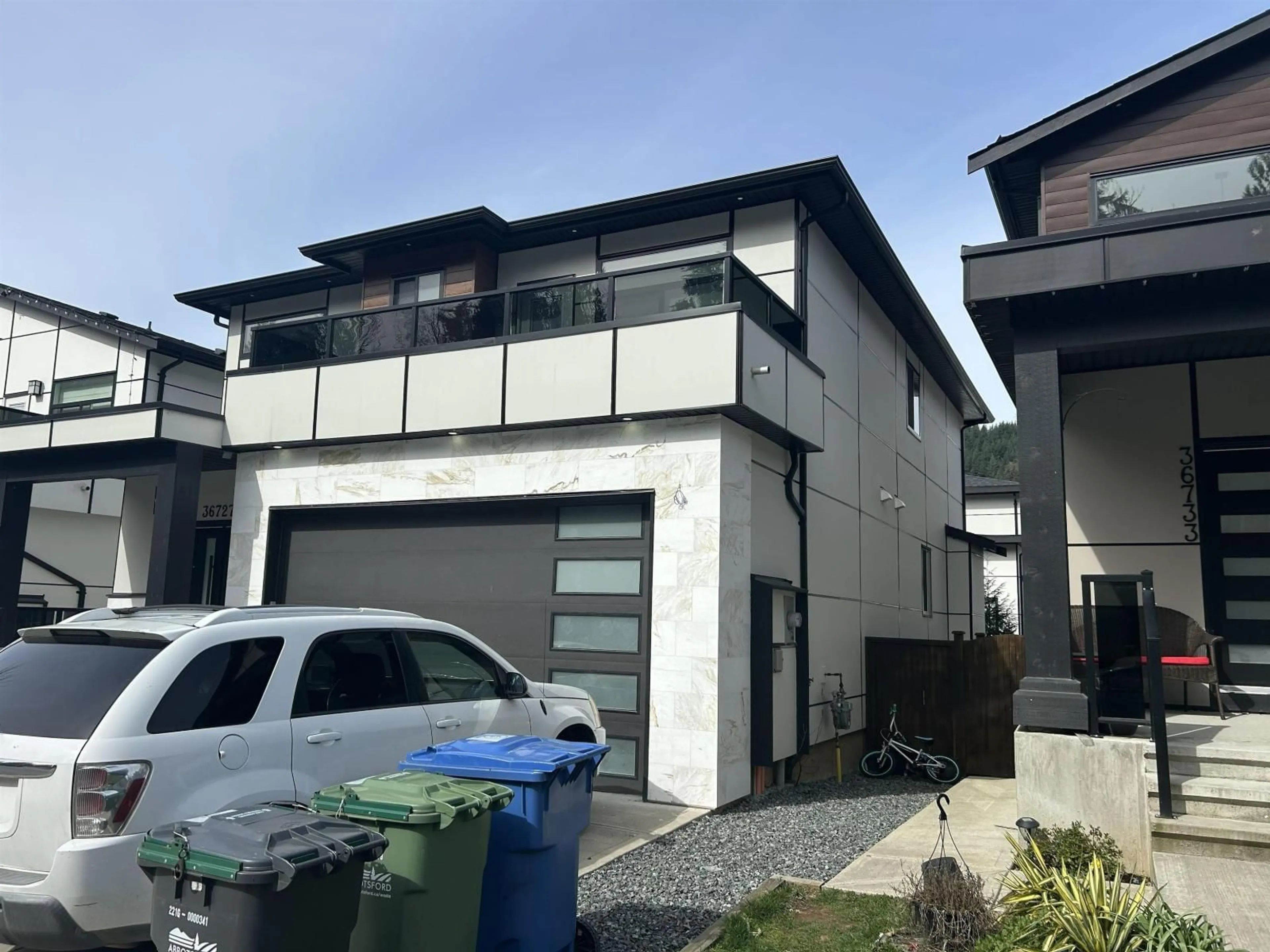 Home with vinyl exterior material, street for 36727 DIANNE BROOK AVENUE, Abbotsford British Columbia V3G0H4