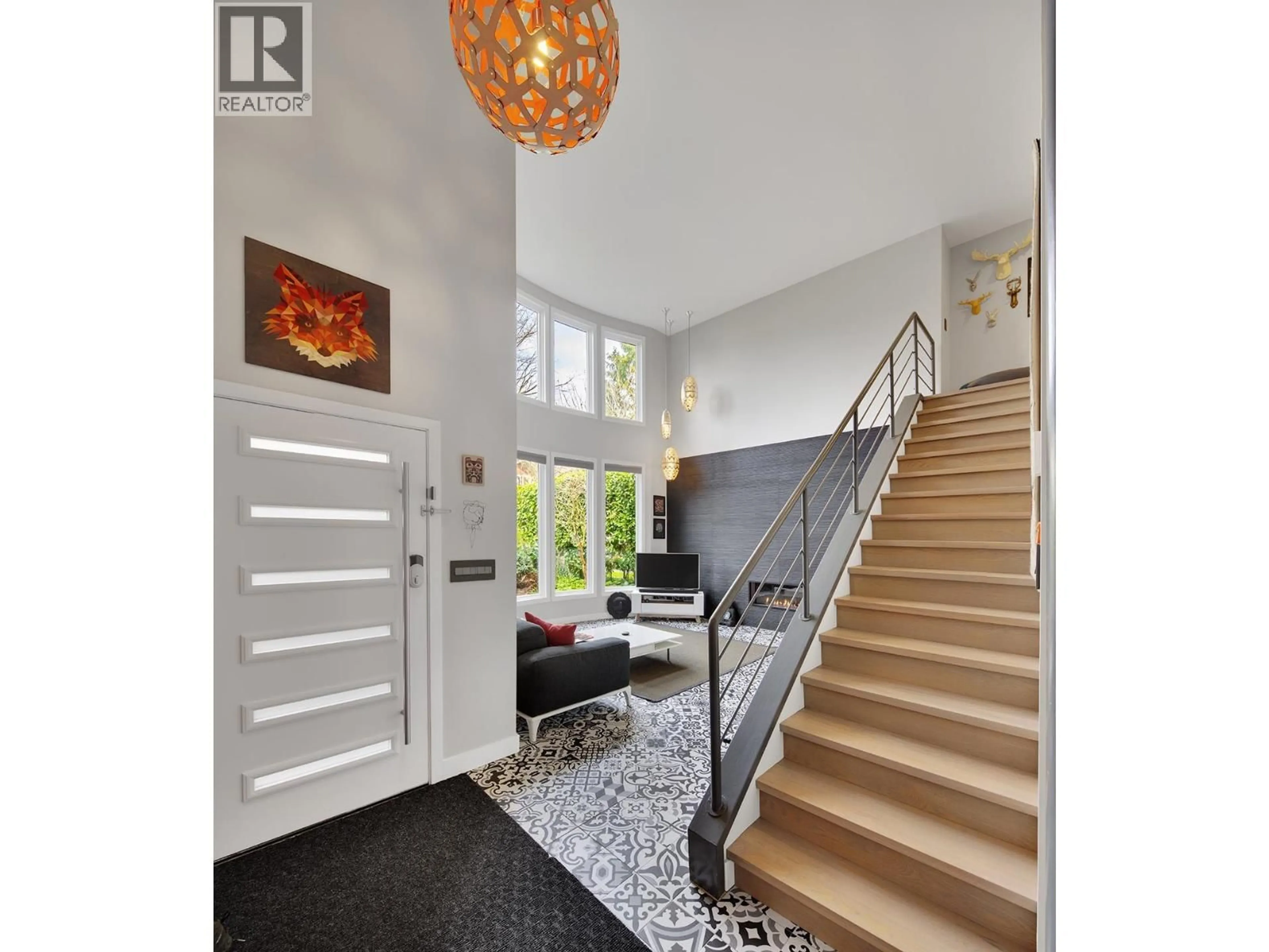 Indoor foyer for 3542 2ND AVENUE, Vancouver British Columbia V6R1J4