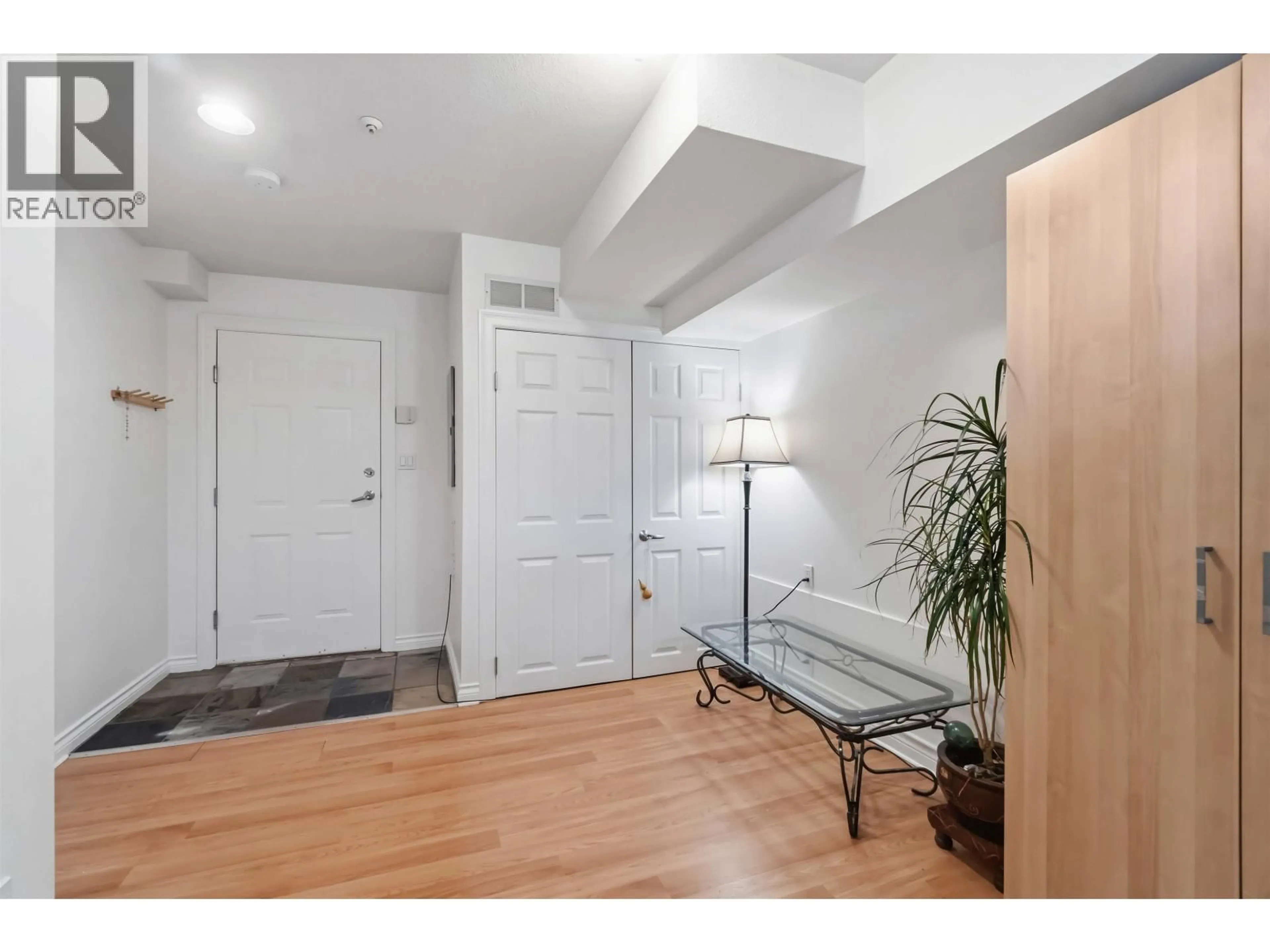 Indoor entryway for 8433 JELLICOE STREET, Vancouver British Columbia V5S2J4