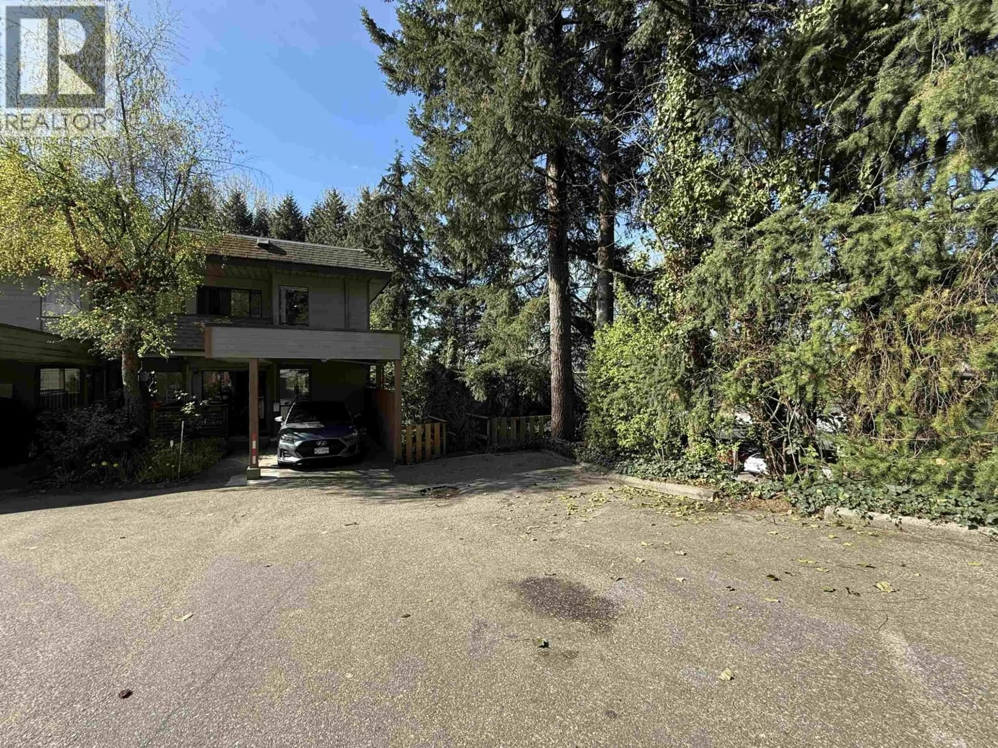 A pic from outside/outdoor area/front of a property/back of a property/a pic from drone, street for 2750 KINGSFORD AVENUE, Burnaby British Columbia V5B4V4