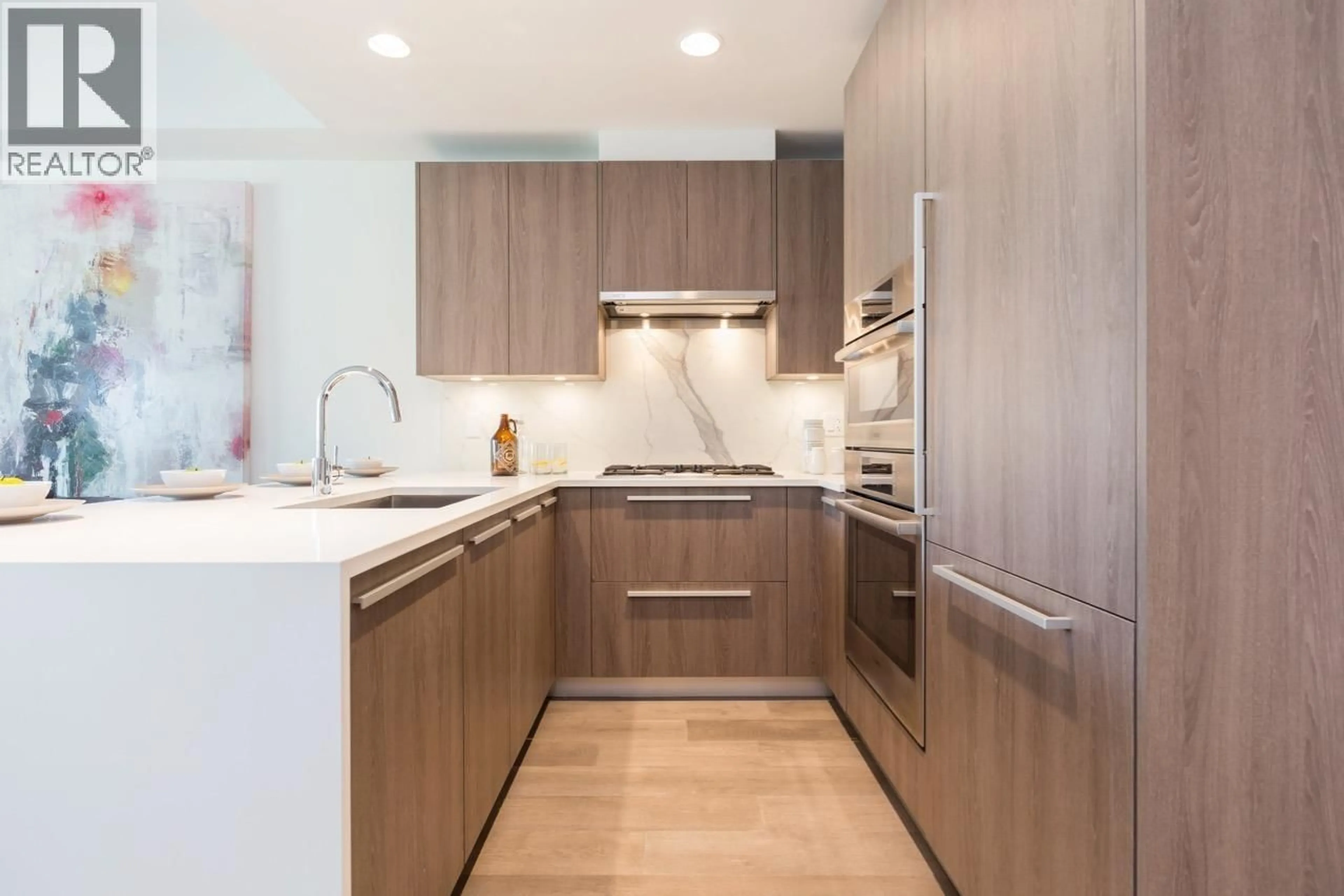 Contemporary kitchen, unknown for 404 - 1295 CONIFER STREET, North Vancouver British Columbia V7J0B4