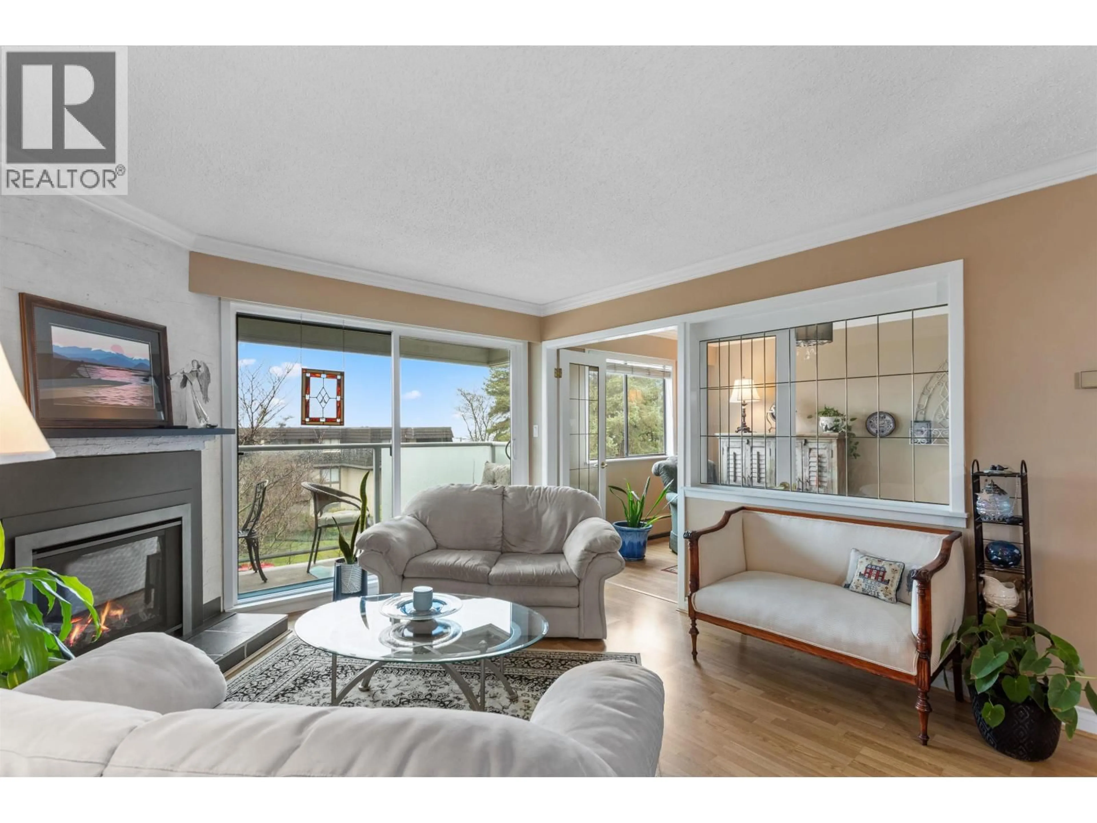 Living room with furniture, unknown for 201 - 308 2ND STREET, North Vancouver British Columbia V7M1E1