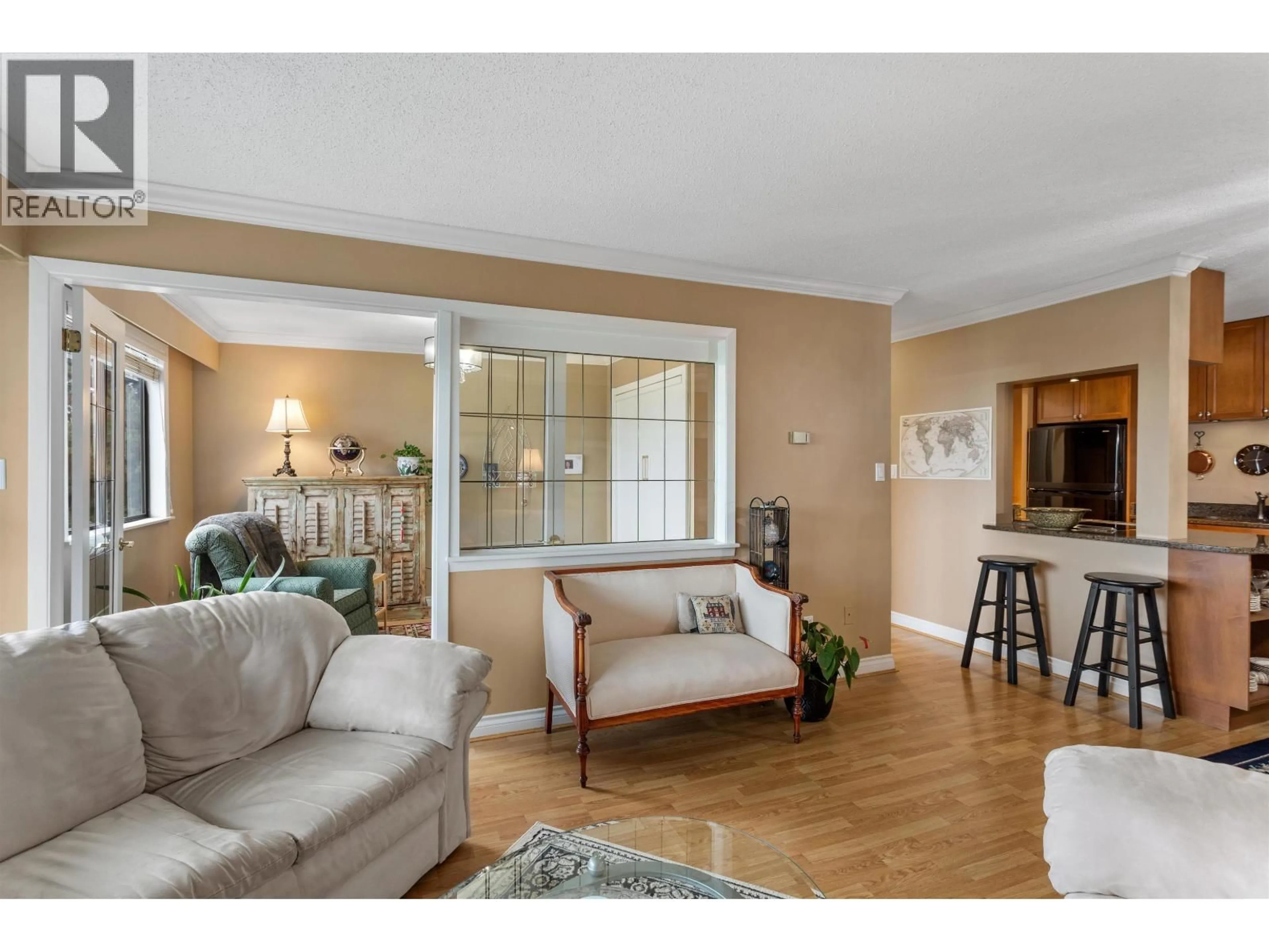 Living room with furniture, wood/laminate floor for 201 - 308 2ND STREET, North Vancouver British Columbia V7M1E1