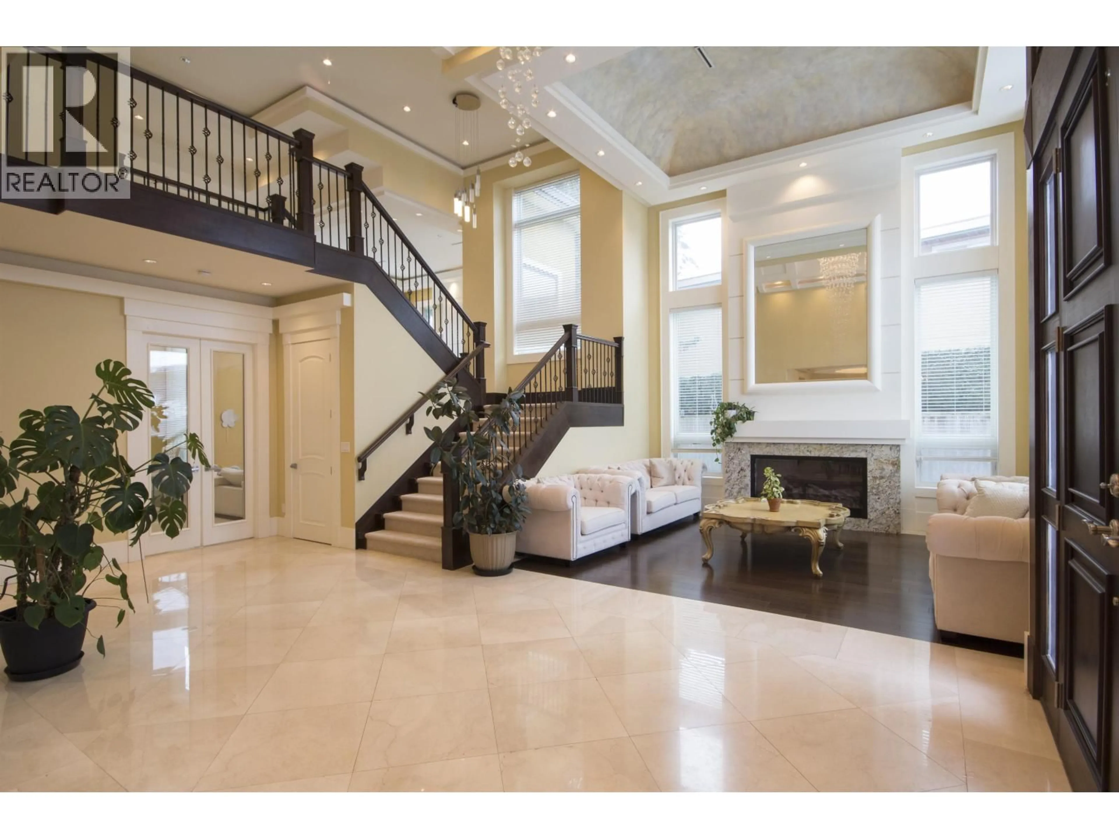 Indoor foyer for 7928 SUNNYHOLME CRESCENT, Richmond British Columbia V6Y1G7