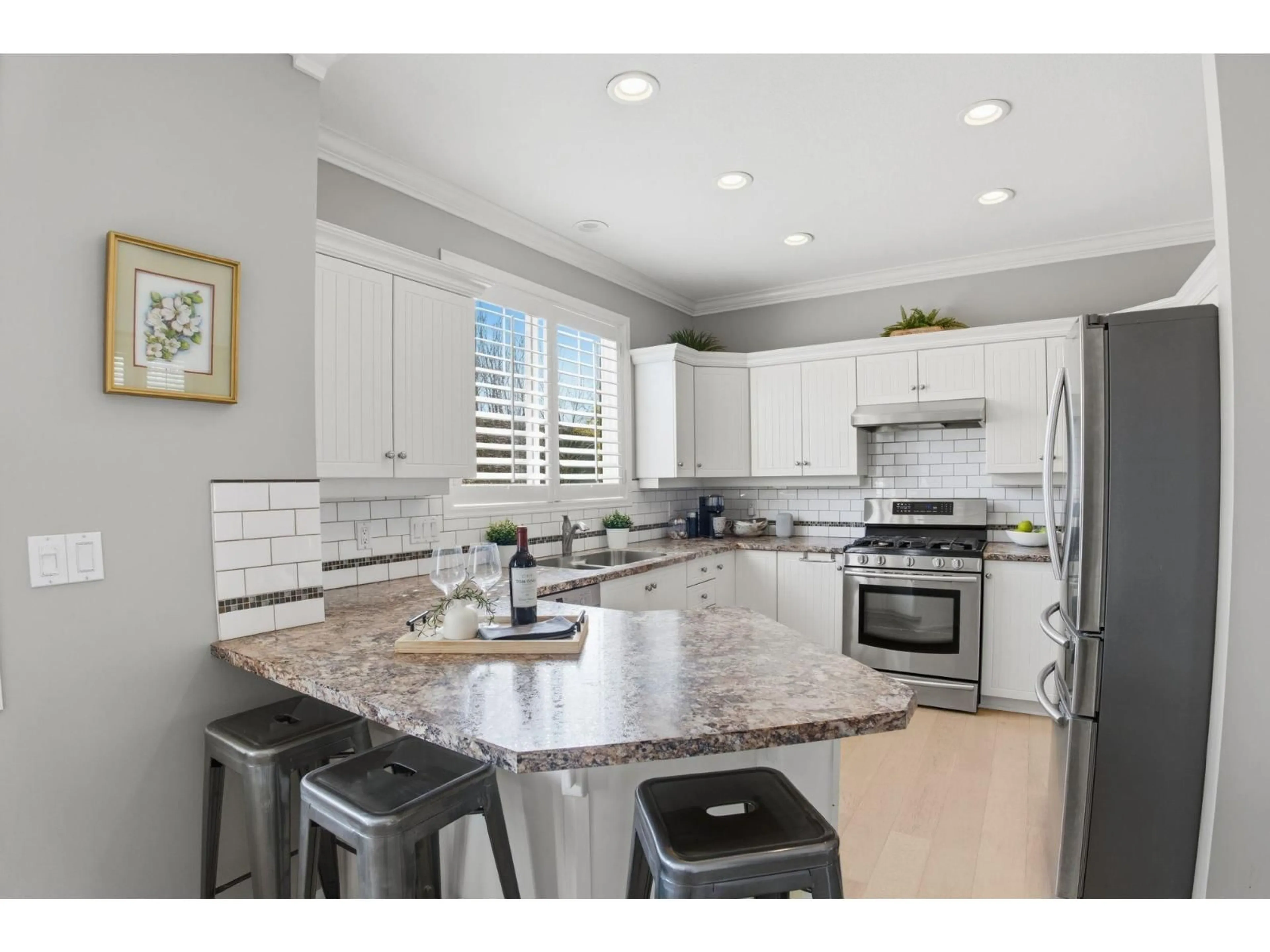 Open concept kitchen, ceramic/tile floor for 7 - 6177 169 STREET, Surrey British Columbia V3S9E8