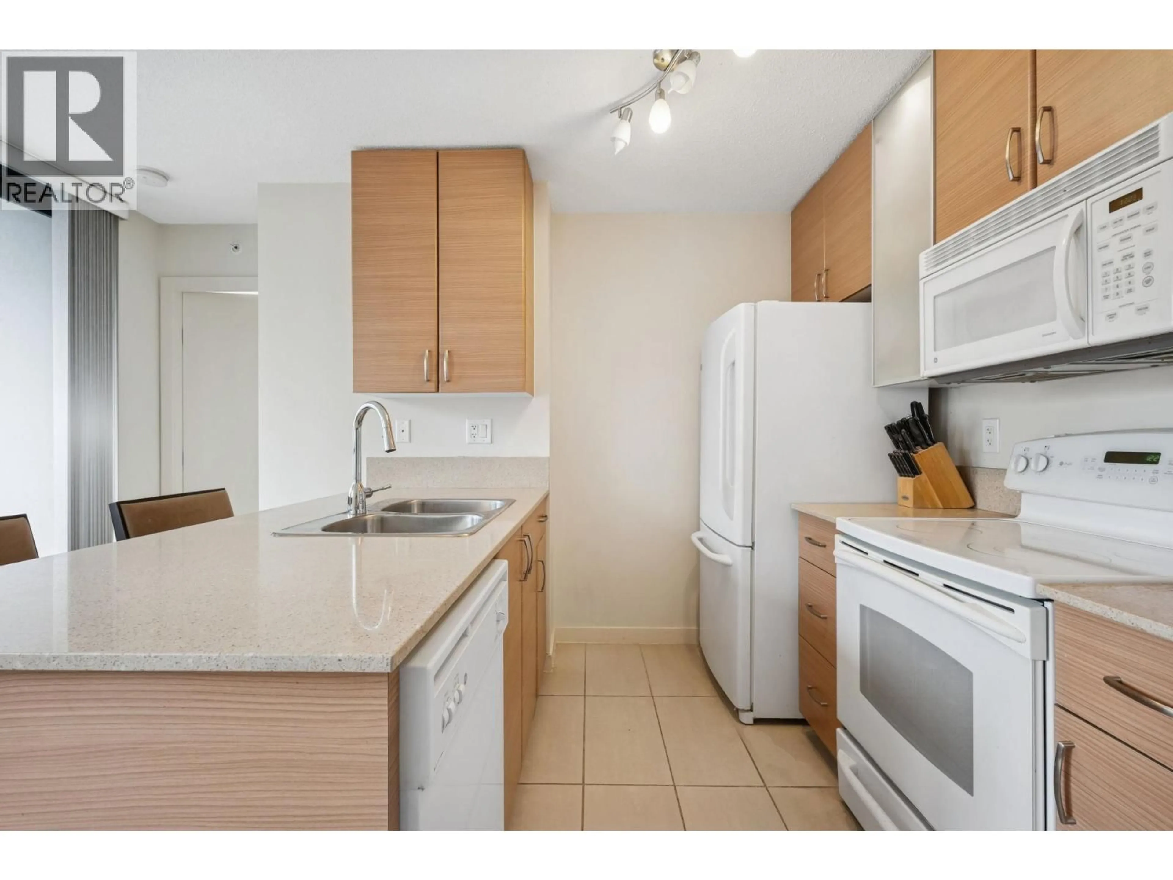 Standard kitchen, unknown for 502 - 977 MAINLAND STREET, Vancouver British Columbia V6B1T2