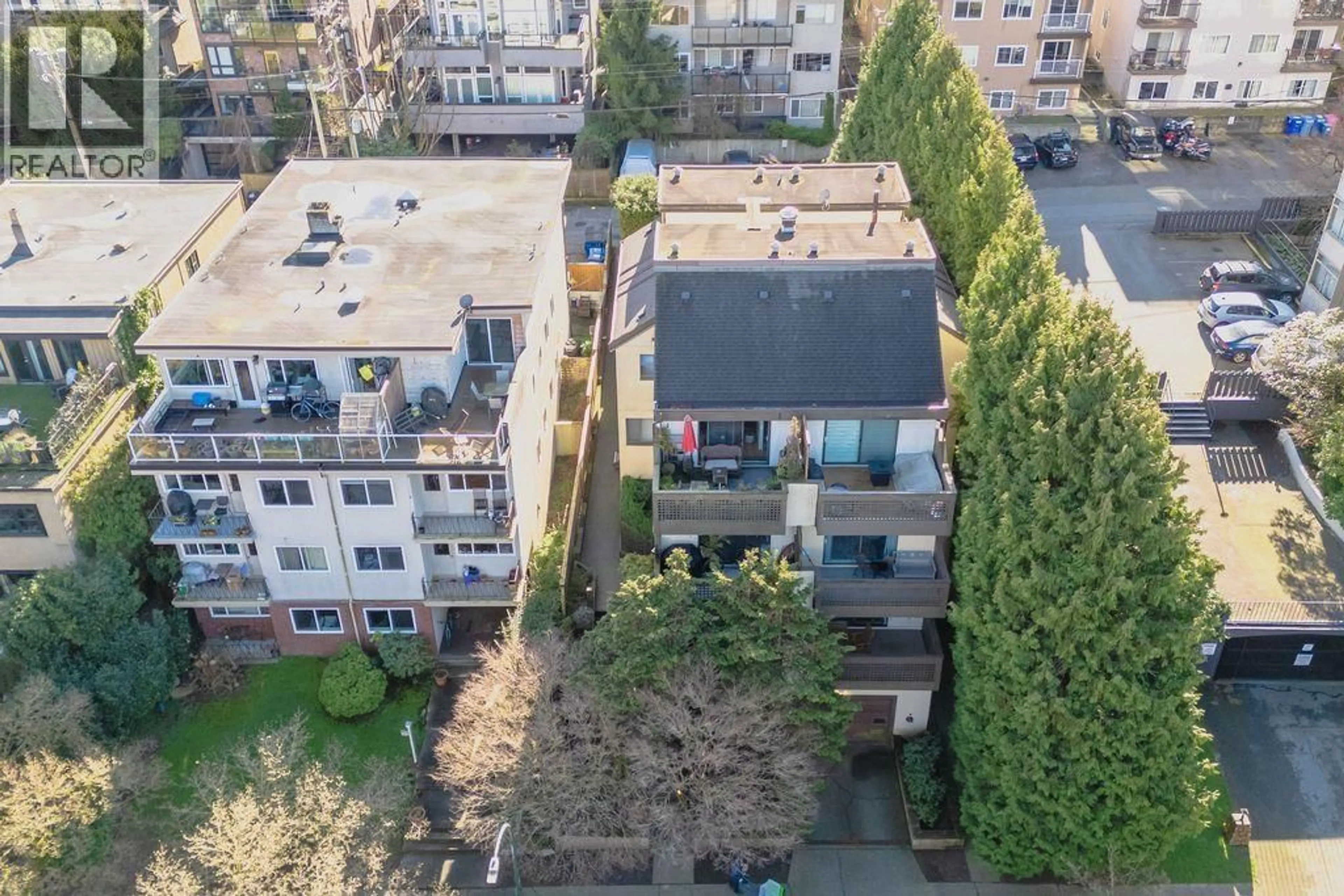 A pic from outside/outdoor area/front of a property/back of a property/a pic from drone, city buildings view from balcony for 102 - 2458 YORK AVENUE, Vancouver British Columbia V6K1E1
