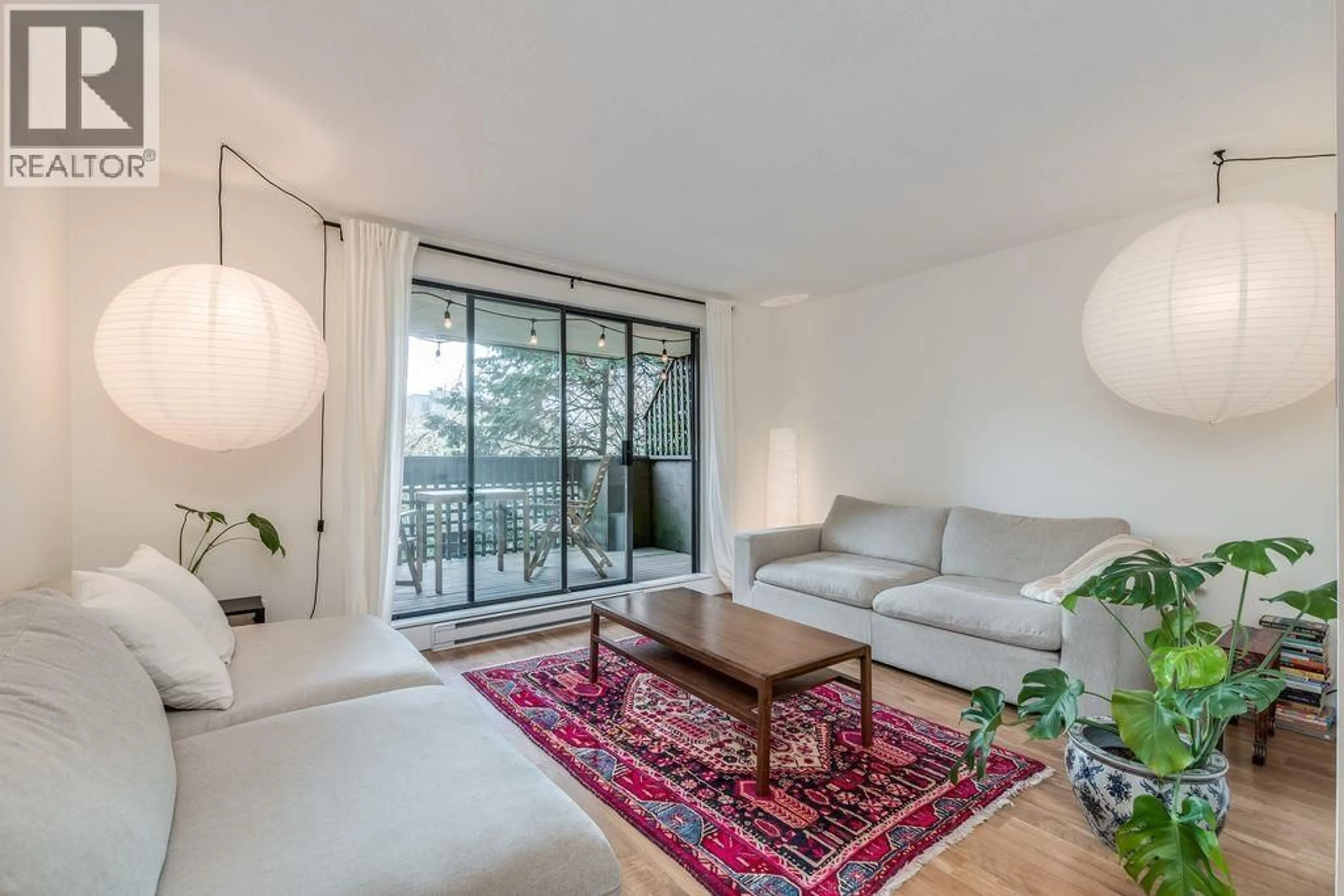 Living room with furniture, unknown for 102 - 2458 YORK AVENUE, Vancouver British Columbia V6K1E1