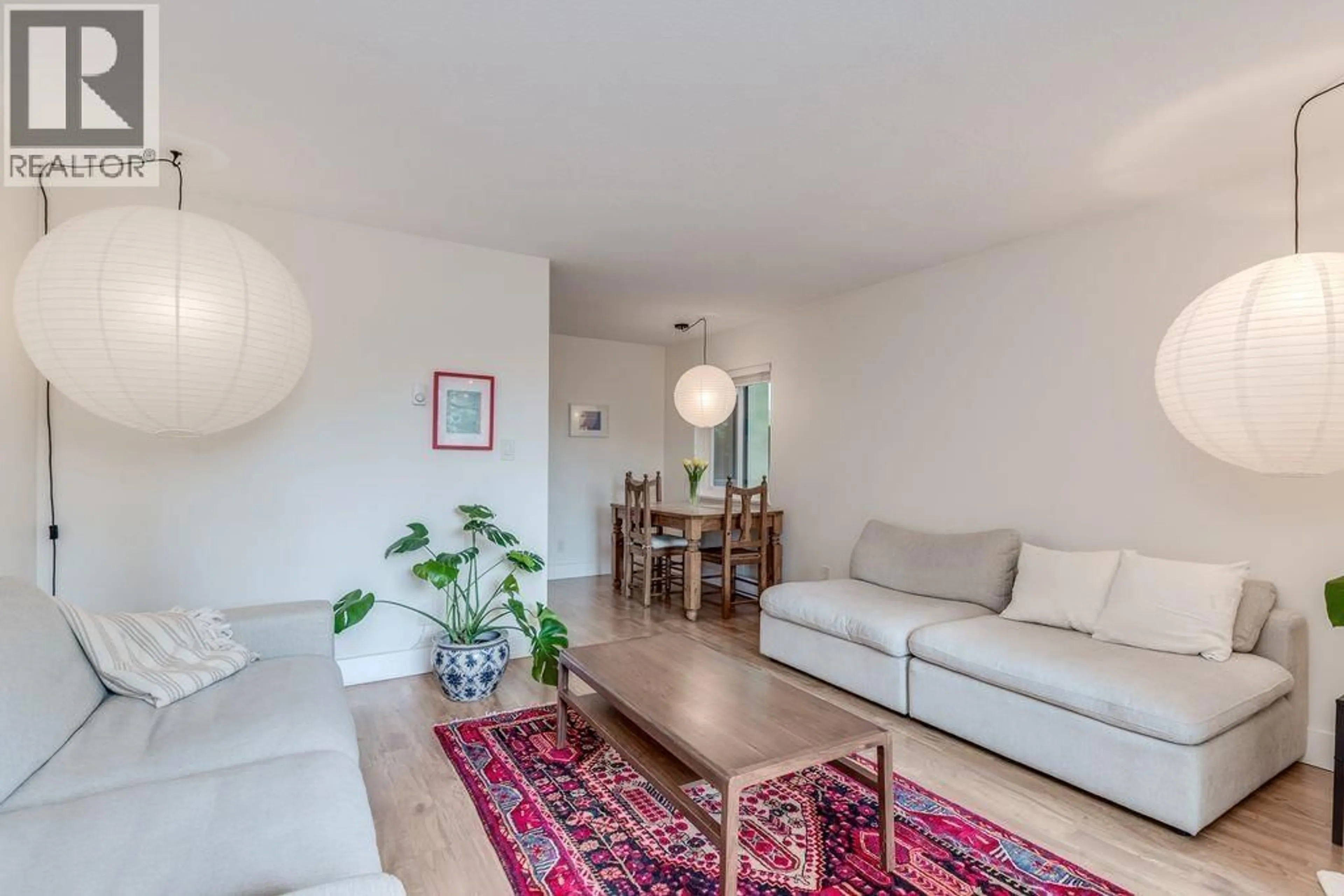 Living room with furniture, wood/laminate floor for 102 - 2458 YORK AVENUE, Vancouver British Columbia V6K1E1