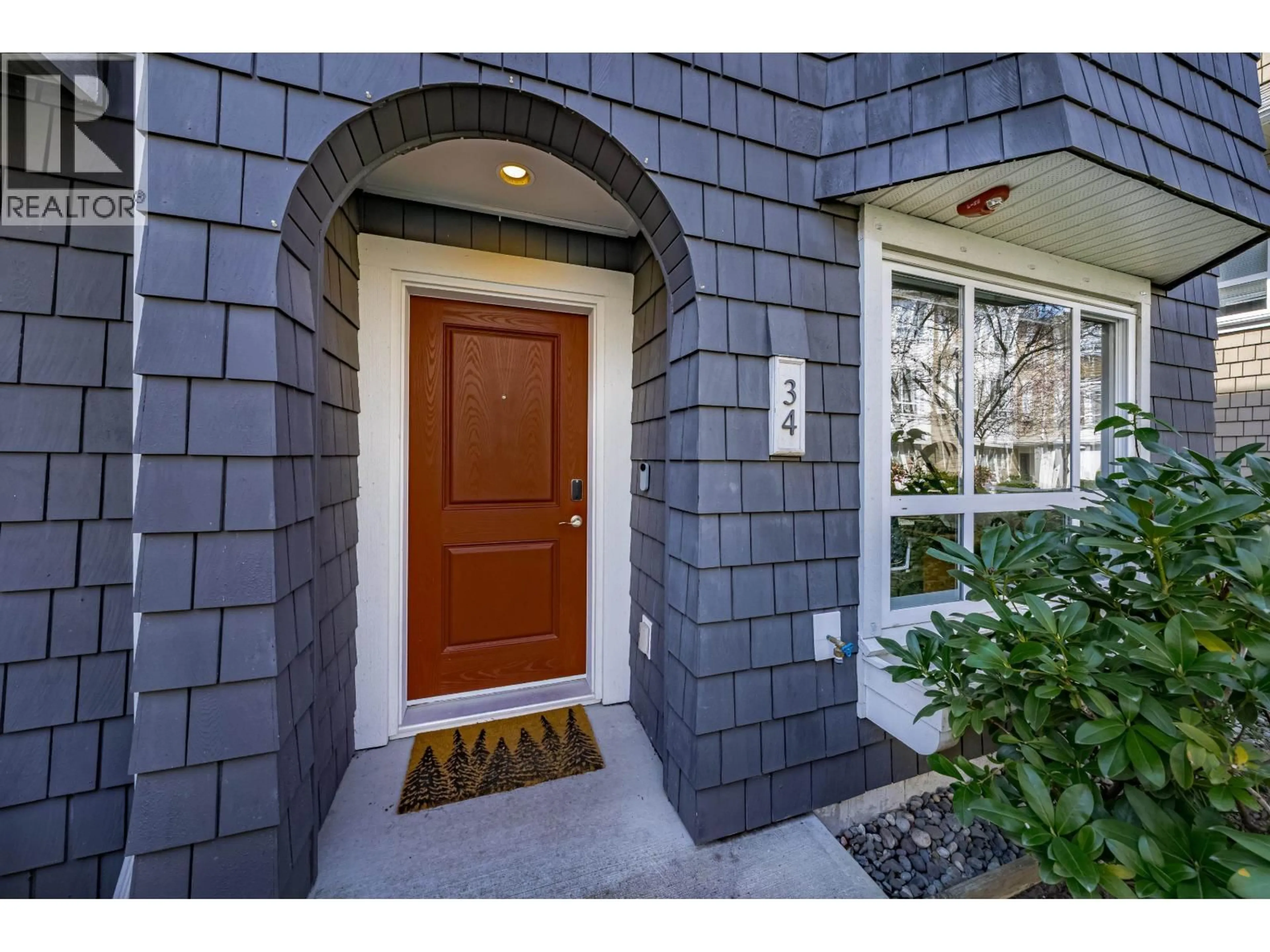 Indoor entryway for 34 - 2418 AVON PLACE, Port Coquitlam British Columbia V3B0C7