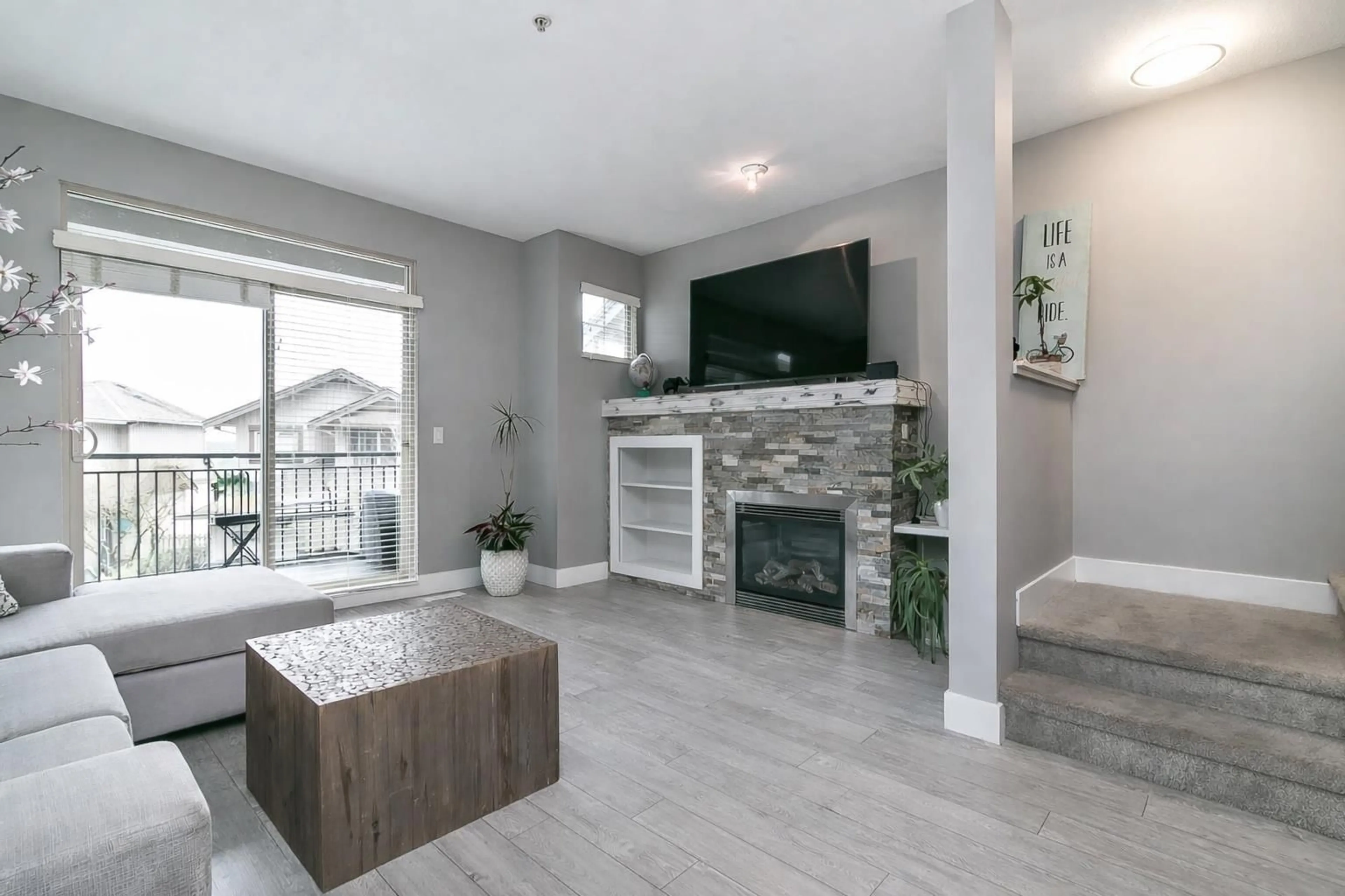 Living room with furniture, unknown for 10 - 20326 68 AVENUE, Langley British Columbia V2Y0E3