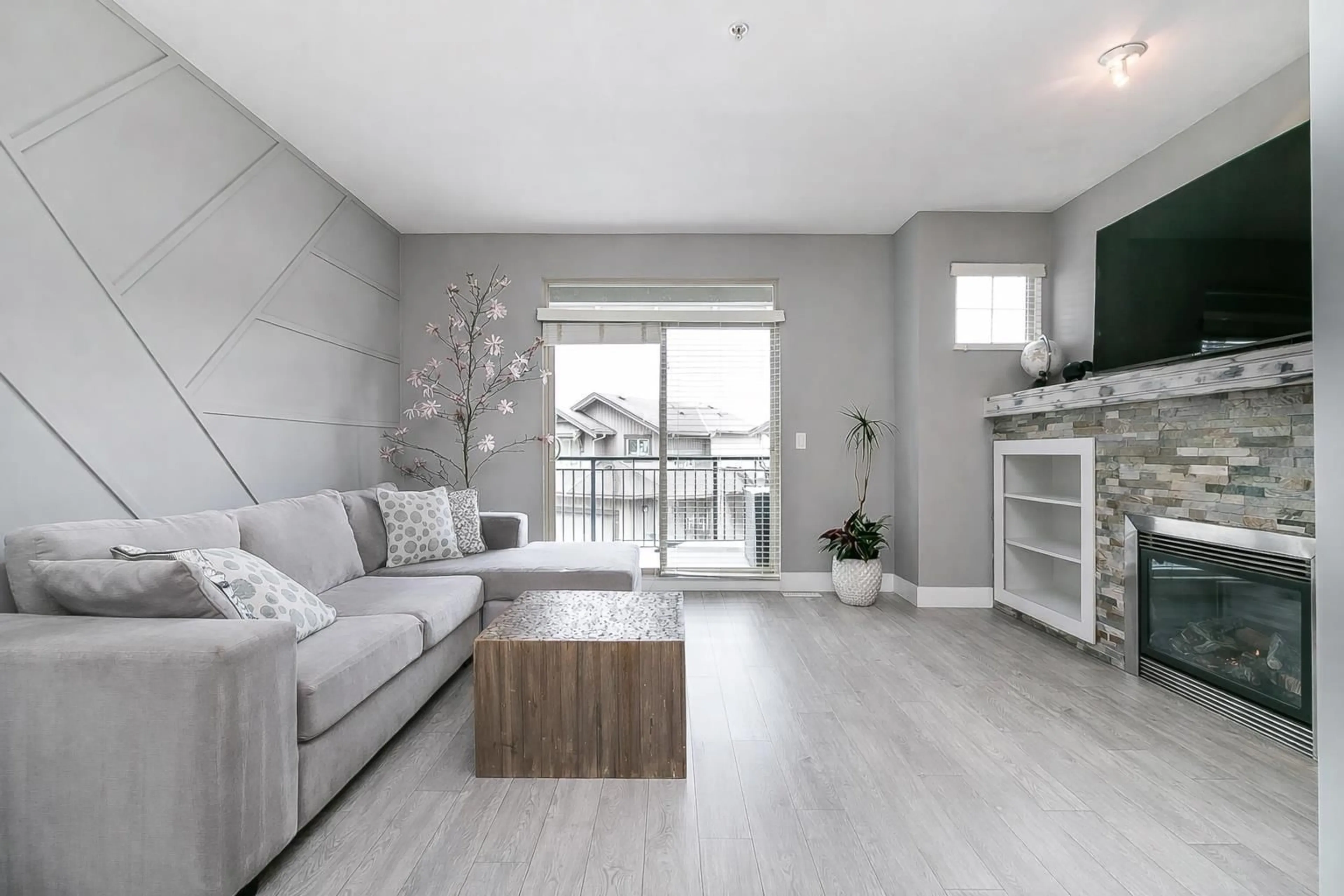 Living room with furniture, unknown for 10 - 20326 68 AVENUE, Langley British Columbia V2Y0E3